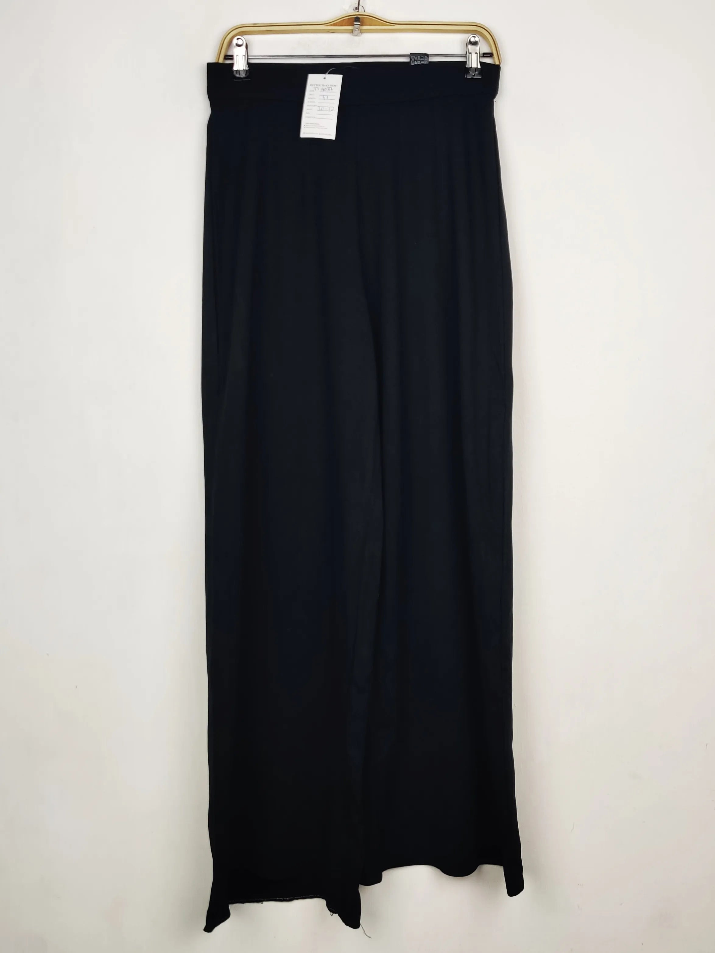 Buy online pre-used pre-loved 100% authentic & Original branded Marks & Spencer (TT-4032) available in Pakistan. Top international brands avilable.