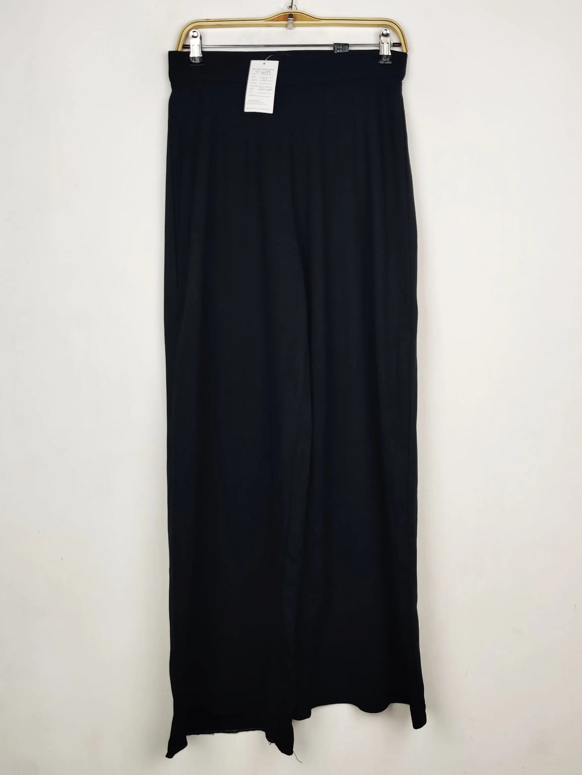 Buy online pre-used pre-loved 100% authentic & Original branded Marks & Spencer (TT-4032) available in Pakistan. Top international brands avilable.