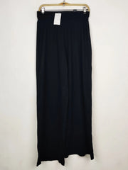 Buy online pre-used pre-loved 100% authentic & Original branded Marks & Spencer (TT-4032) available in Pakistan. Top international brands avilable.