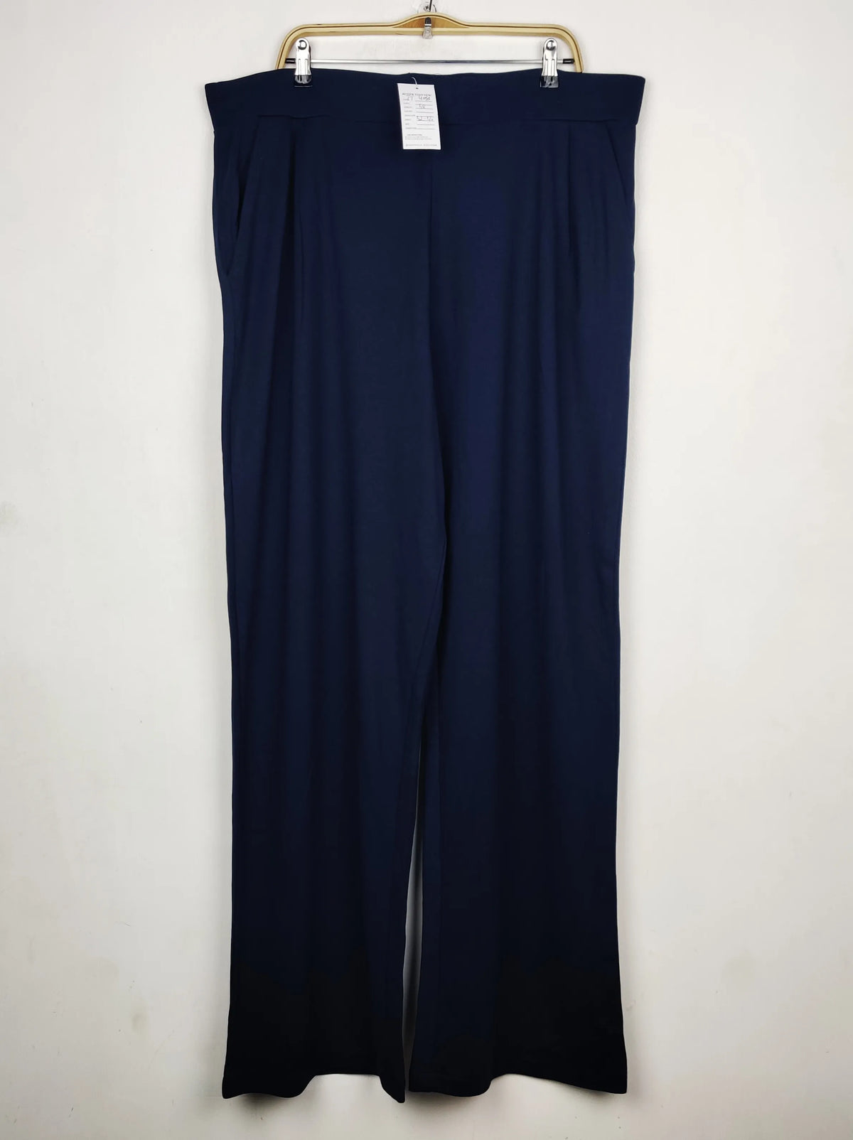 Buy online pre-used pre-loved 100% authentic & Original branded Tu (TT-4055) available in Pakistan. Top international brands avilable.