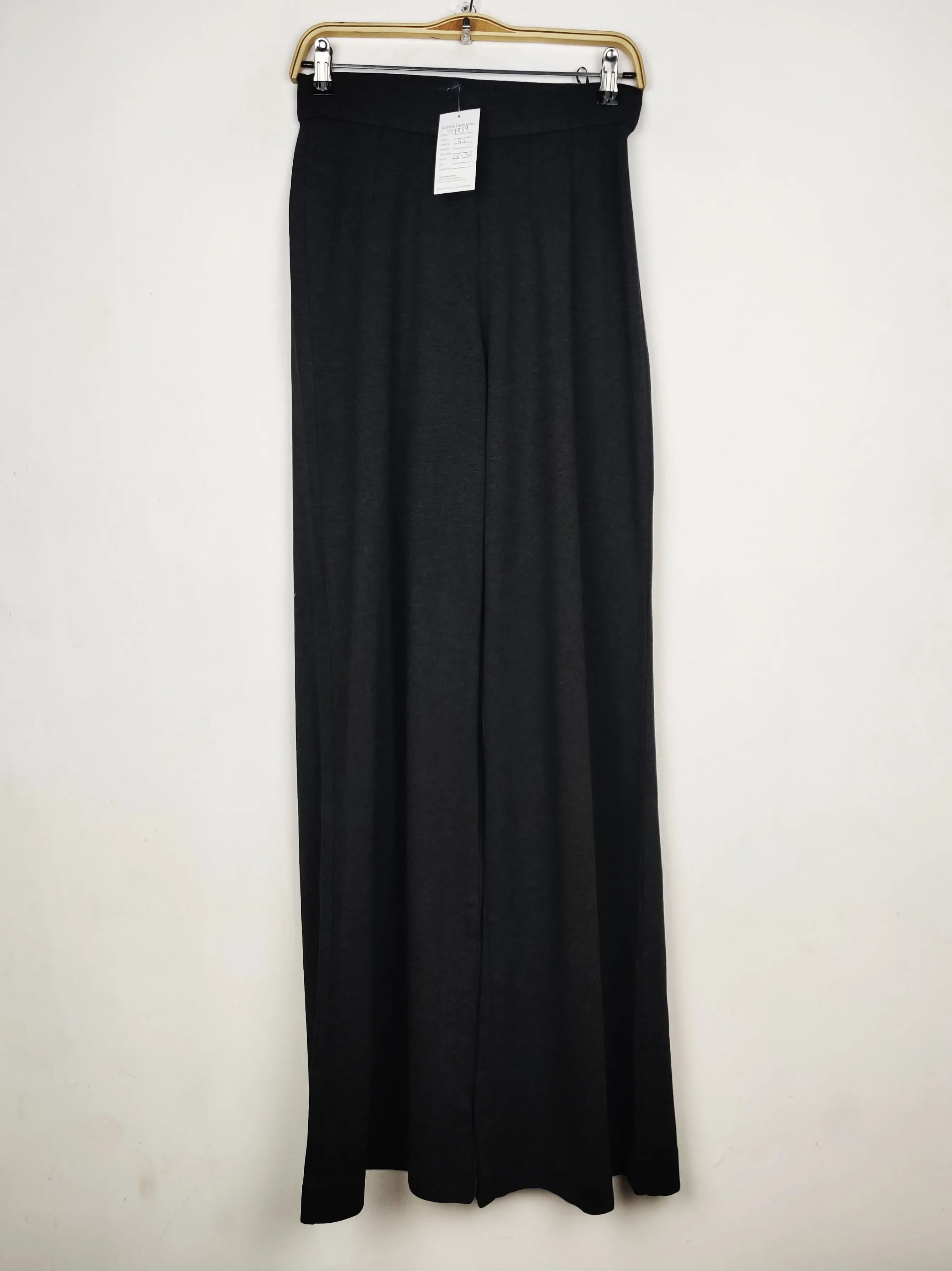 Buy online pre-used pre-loved 100% authentic & Original branded Marks & Spencer (TT-4059) available in Pakistan. Top international brands avilable.