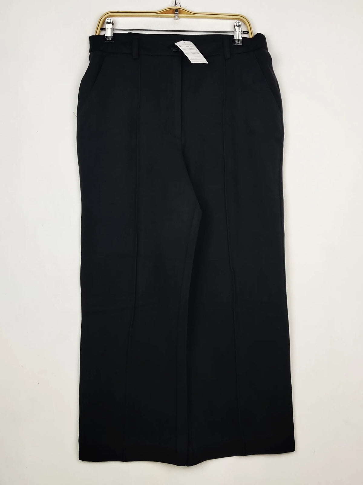 Buy online pre-used pre-loved 100% authentic & Original branded Primark (TT-4064) available in Pakistan. Top international brands avilable.