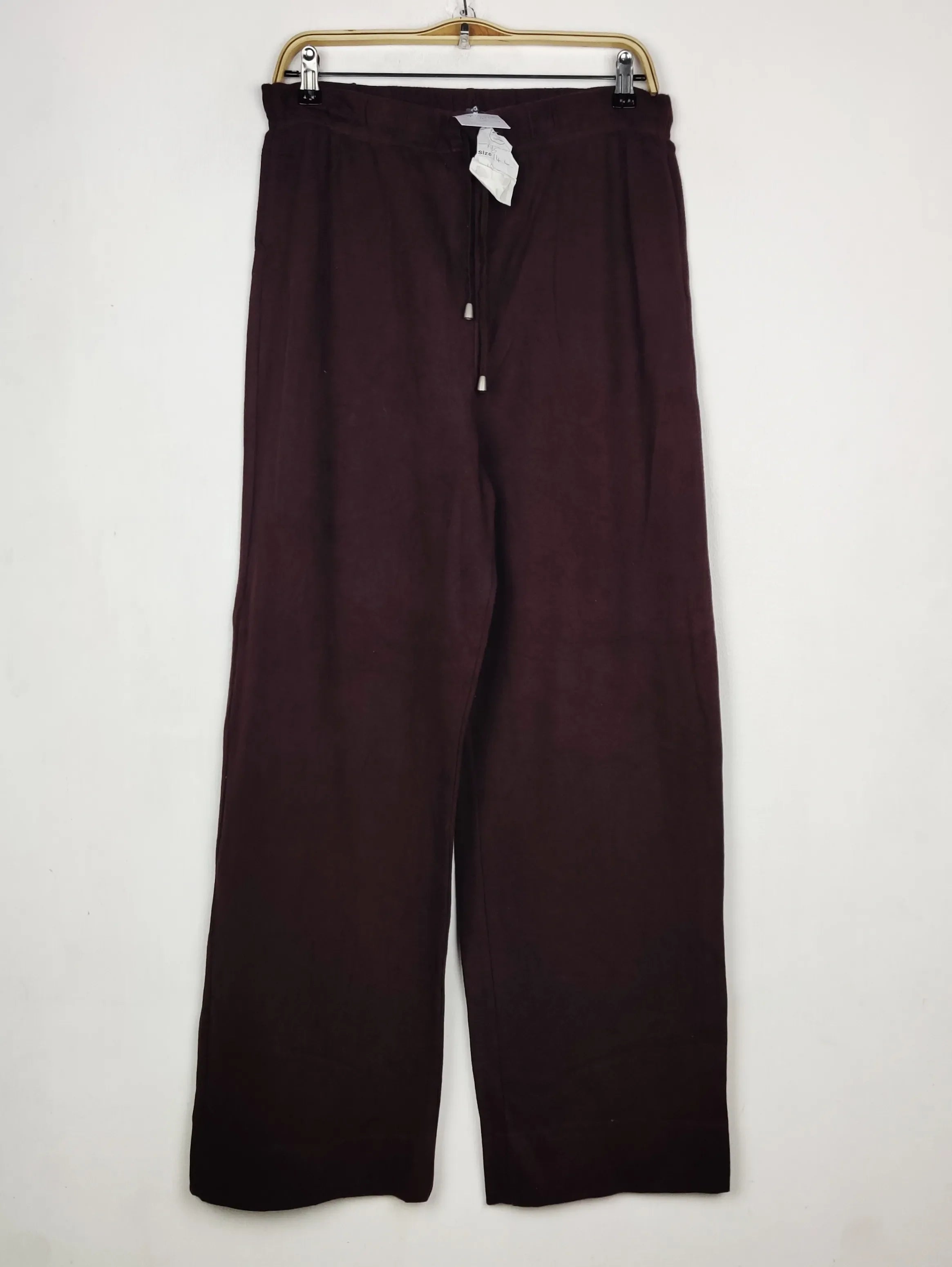 Buy online pre-used pre-loved 100% authentic & Original branded Marks & Spencer (TT-4072) available in Pakistan. Top international brands avilable.