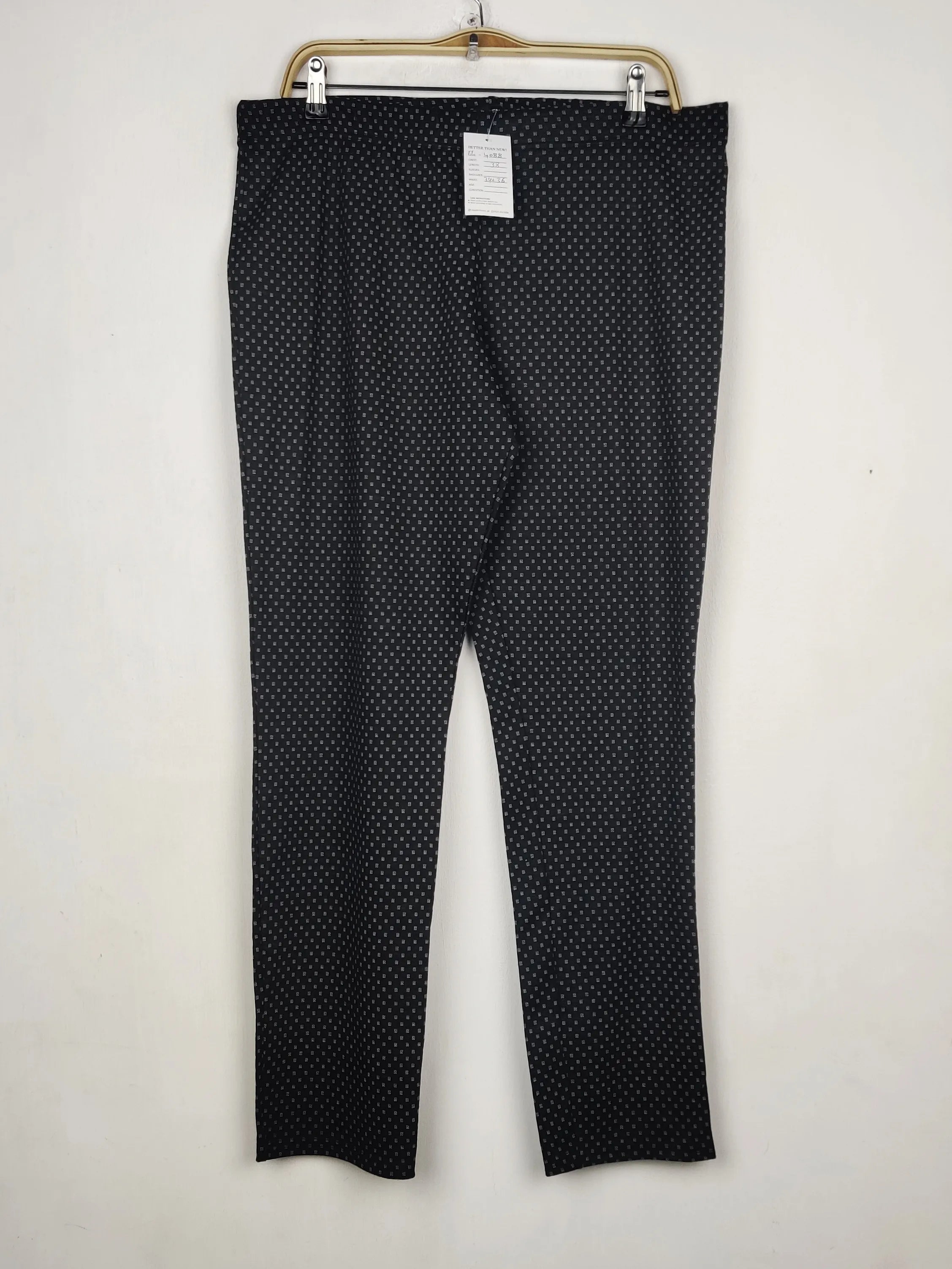 Buy online pre-used pre-loved 100% authentic & Original branded P.U.M.A (TT-4089) available in Pakistan. Top international brands avilable.