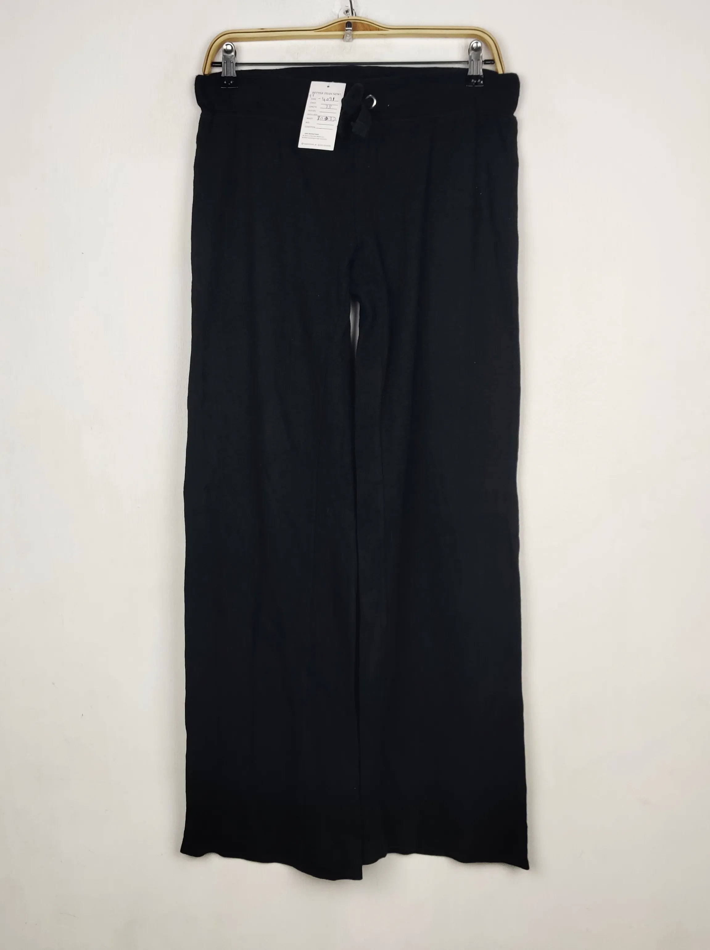 Buy online pre-used pre-loved 100% authentic & Original branded Peacocks (TT-4091) available in Pakistan. Top international brands avilable.