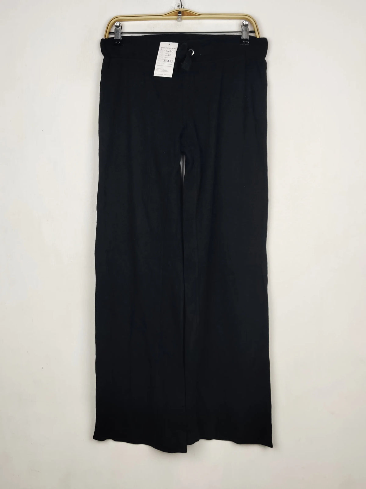 Buy online pre-used pre-loved 100% authentic & Original branded Peacocks (TT-4091) available in Pakistan. Top international brands avilable.