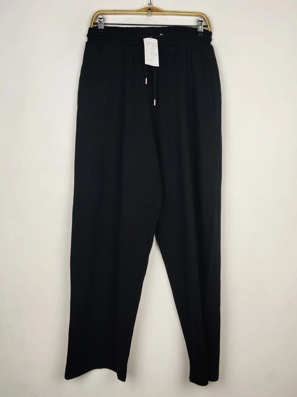 Buy online pre-used pre-loved 100% authentic & Original branded Asos (TT-4100) available in Pakistan. Top international brands avilable.