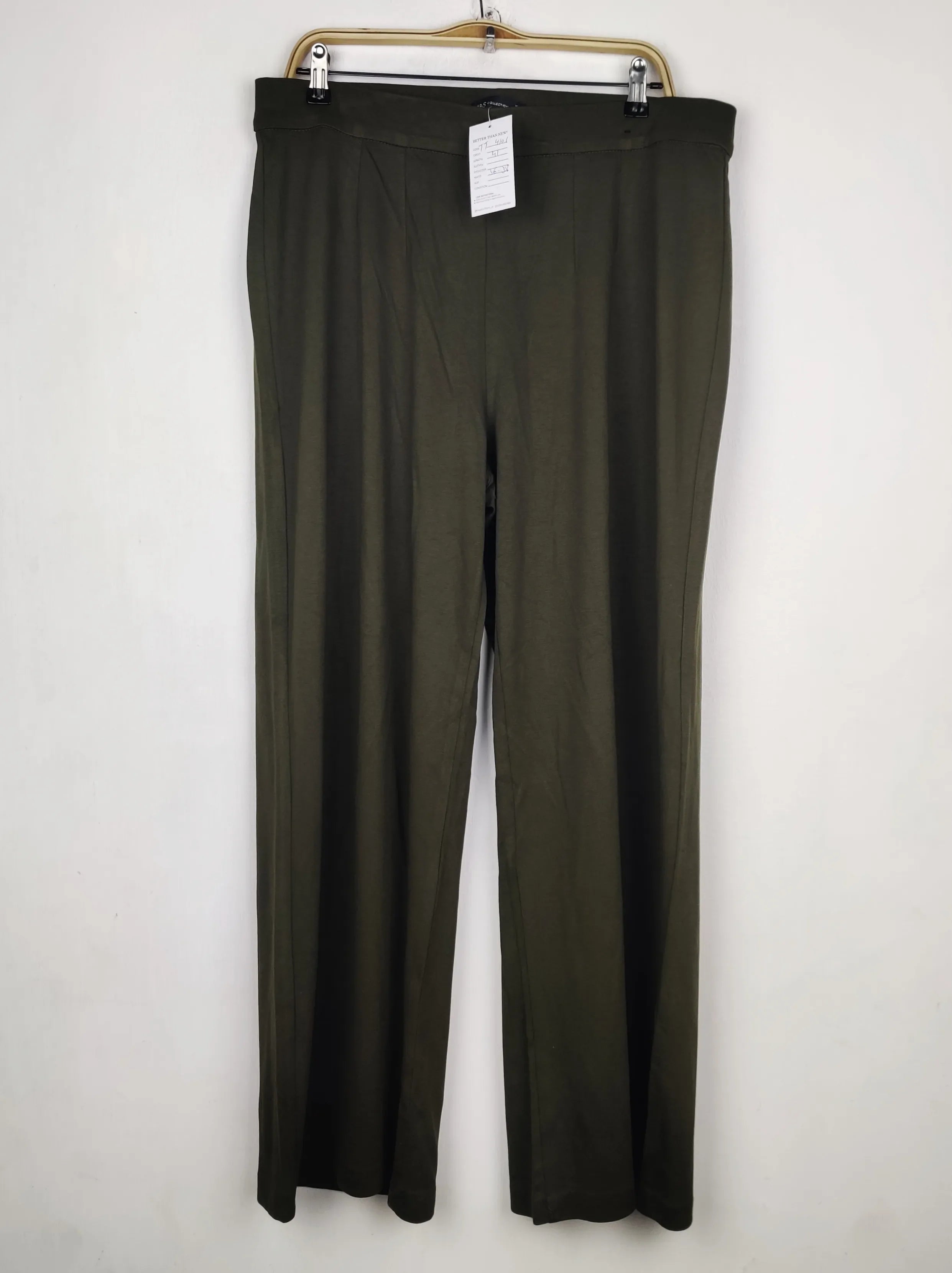 Buy online pre-used pre-loved 100% authentic & Original branded Marks & Spencer (TT-4101) available in Pakistan. Top international brands avilable.