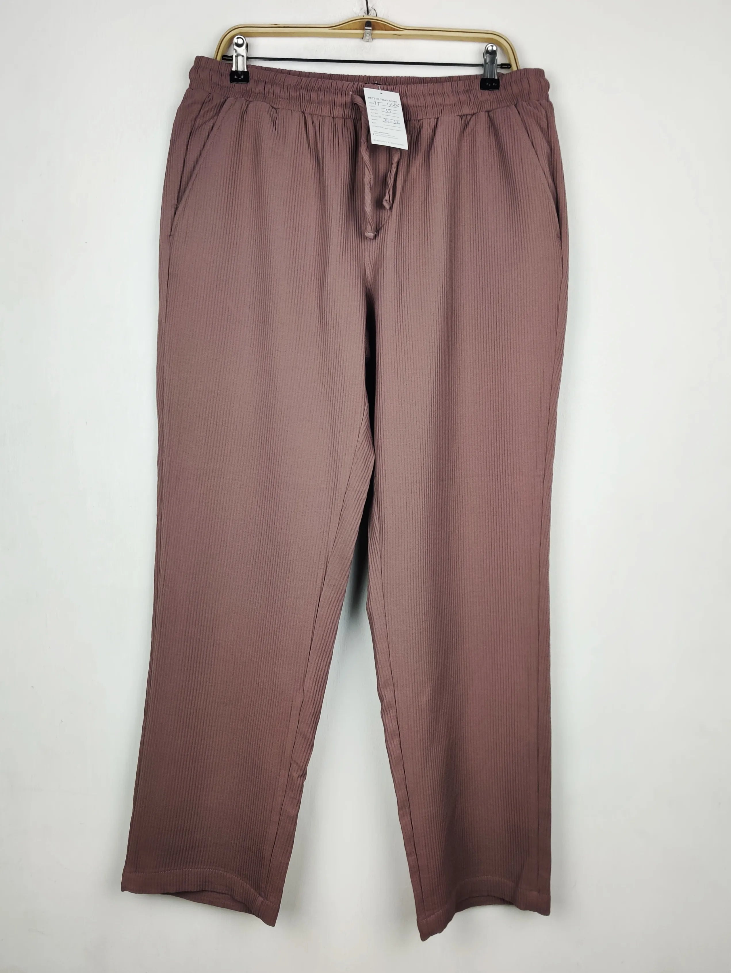 Buy online pre-used pre-loved 100% authentic & Original branded Boohoo (TT-4105) available in Pakistan. Top international brands avilable.