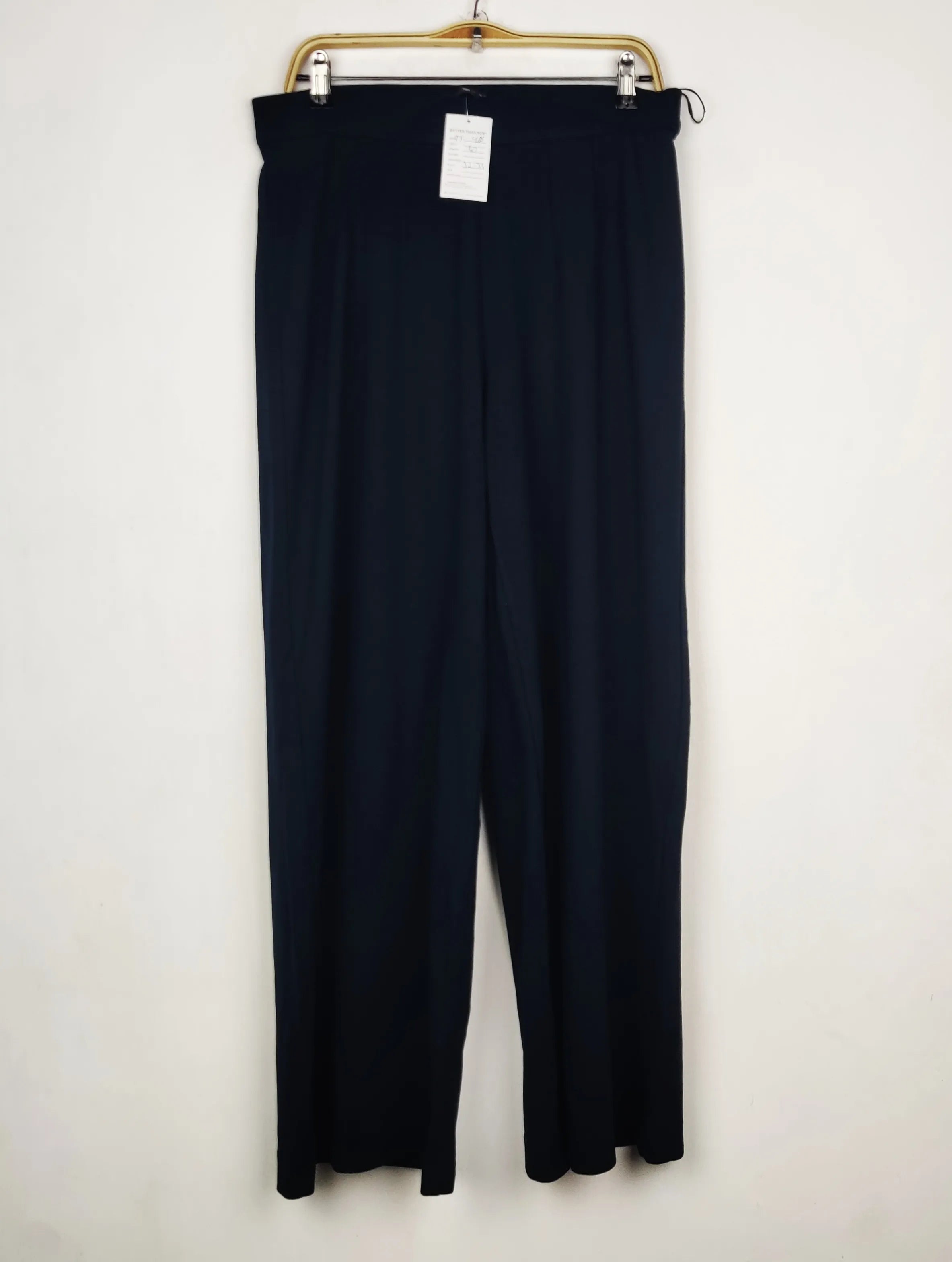 Buy online pre-used pre-loved 100% authentic & Original branded Marks & Spencer (TT-4113) available in Pakistan. Top international brands avilable.