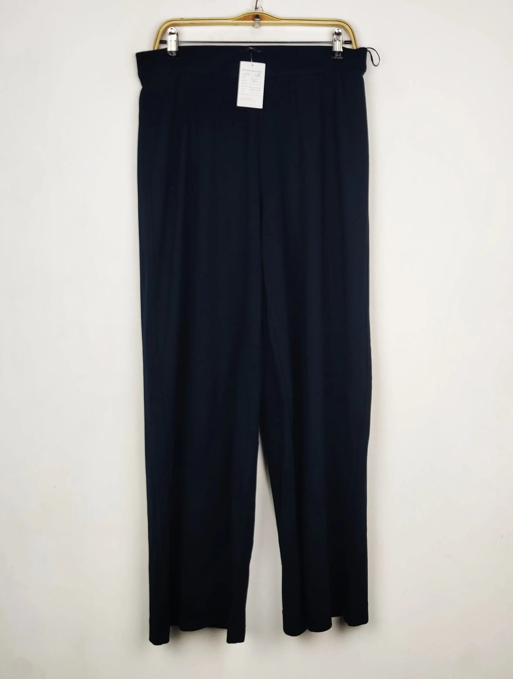 Buy online pre-used pre-loved 100% authentic & Original branded Marks & Spencer (TT-4113) available in Pakistan. Top international brands avilable.