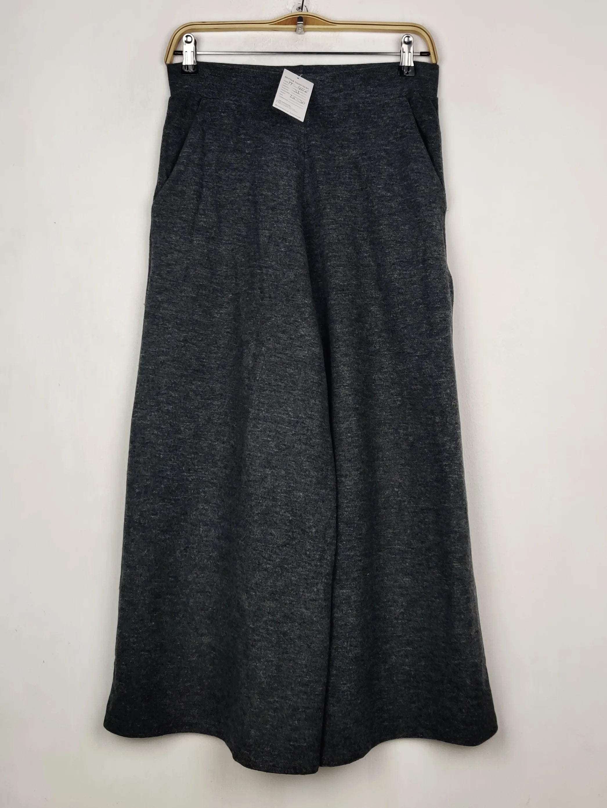 Buy online pre-used pre-loved 100% authentic & Original branded Zara (TT-4116) available in Pakistan. Top international brands avilable.