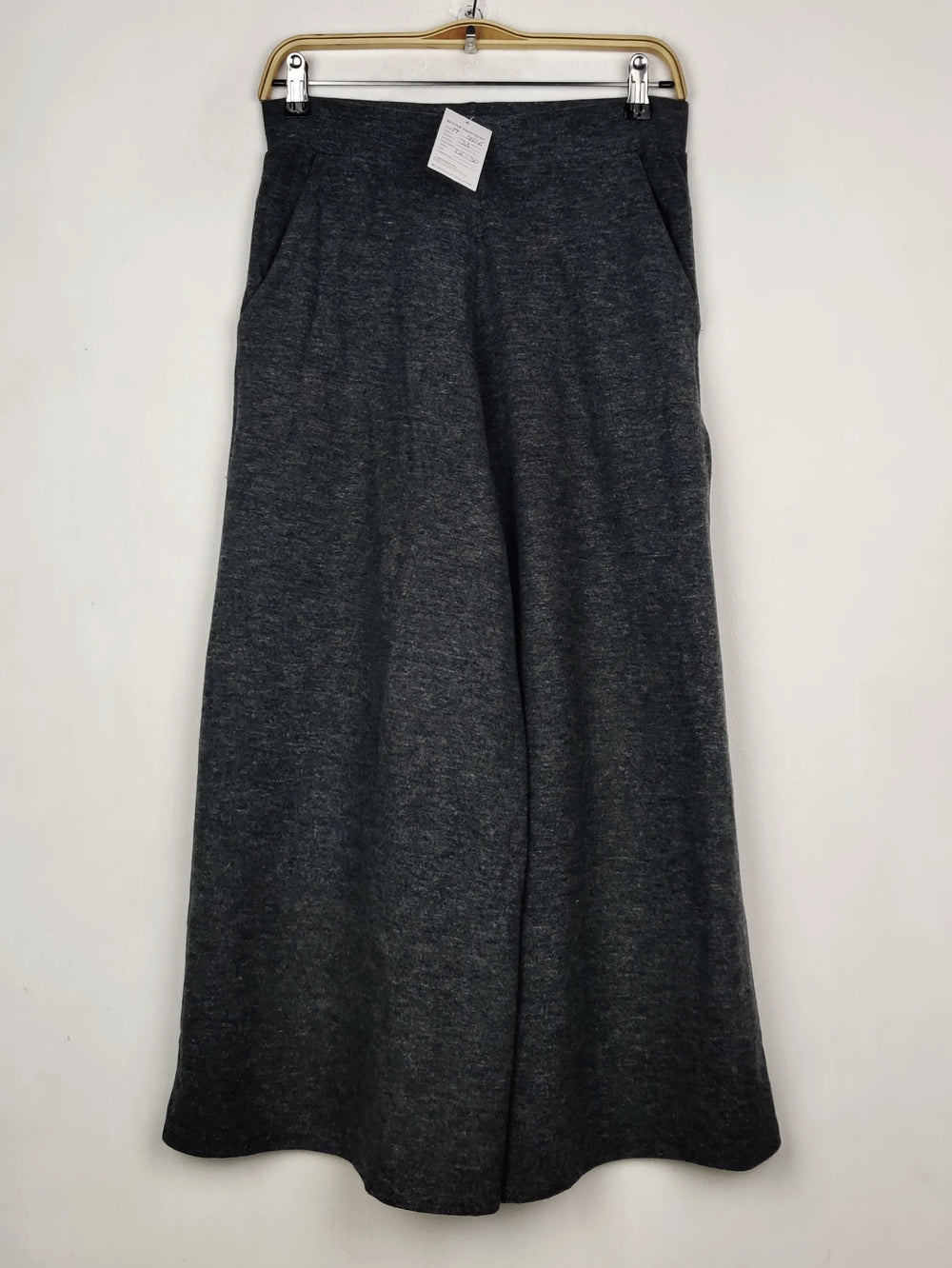 Buy online pre-used pre-loved 100% authentic & Original branded Zara (TT-4116) available in Pakistan. Top international brands avilable.
