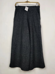 Buy online pre-used pre-loved 100% authentic & Original branded Zara (TT-4116) available in Pakistan. Top international brands avilable.