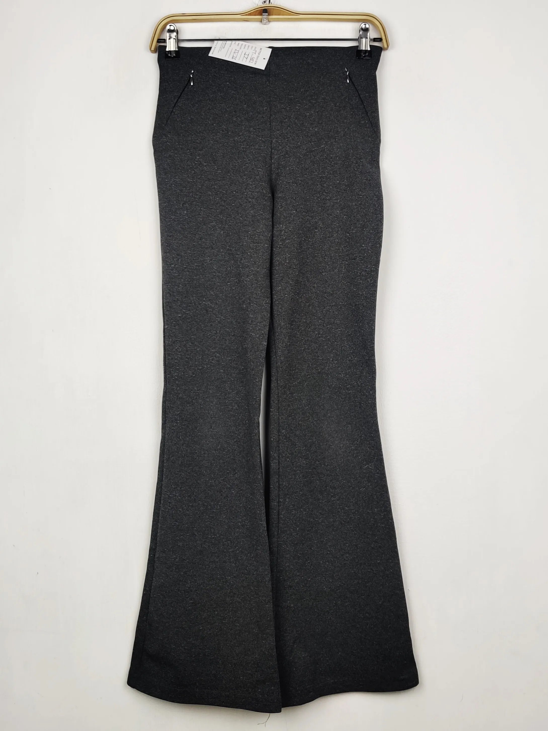 Buy online pre-used pre-loved 100% authentic & Original branded Marks & Spencer (TT-4121) available in Pakistan. Top international brands avilable.