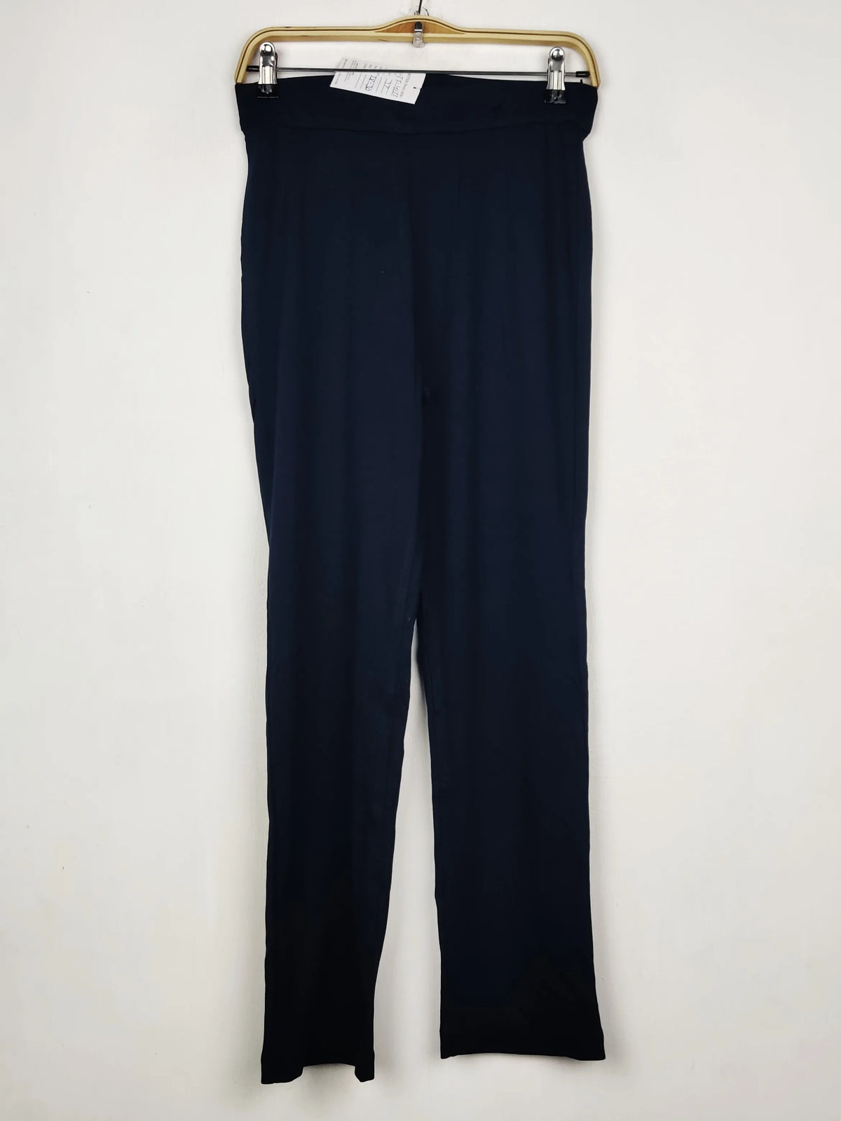 Buy online pre-used pre-loved 100% authentic & Original branded Unknown Brand (TT-4133) available in Pakistan. Top international brands avilable.