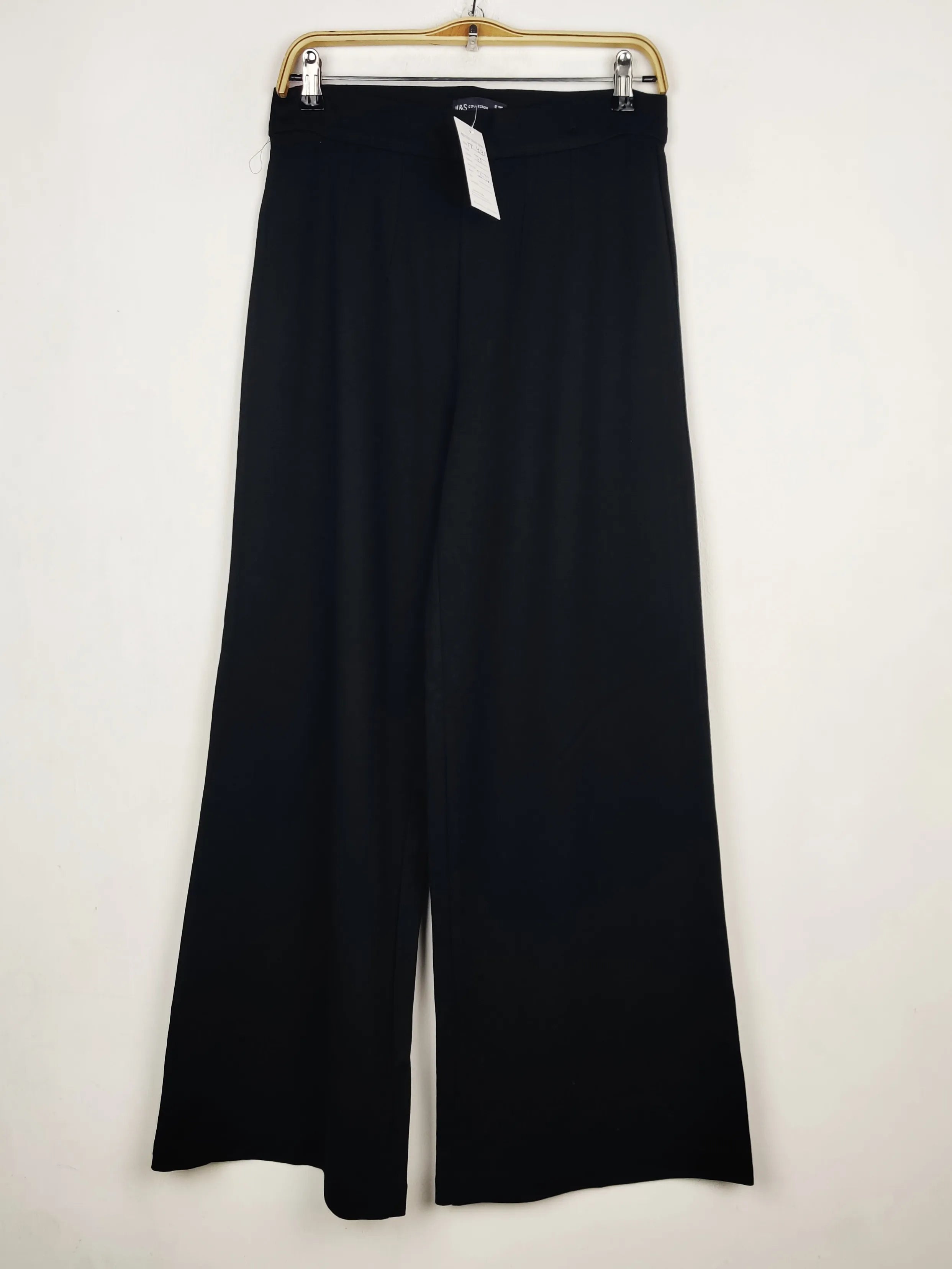Buy online pre-used pre-loved 100% authentic & Original branded Marks & Spencer (TT-4146) available in Pakistan. Top international brands avilable.