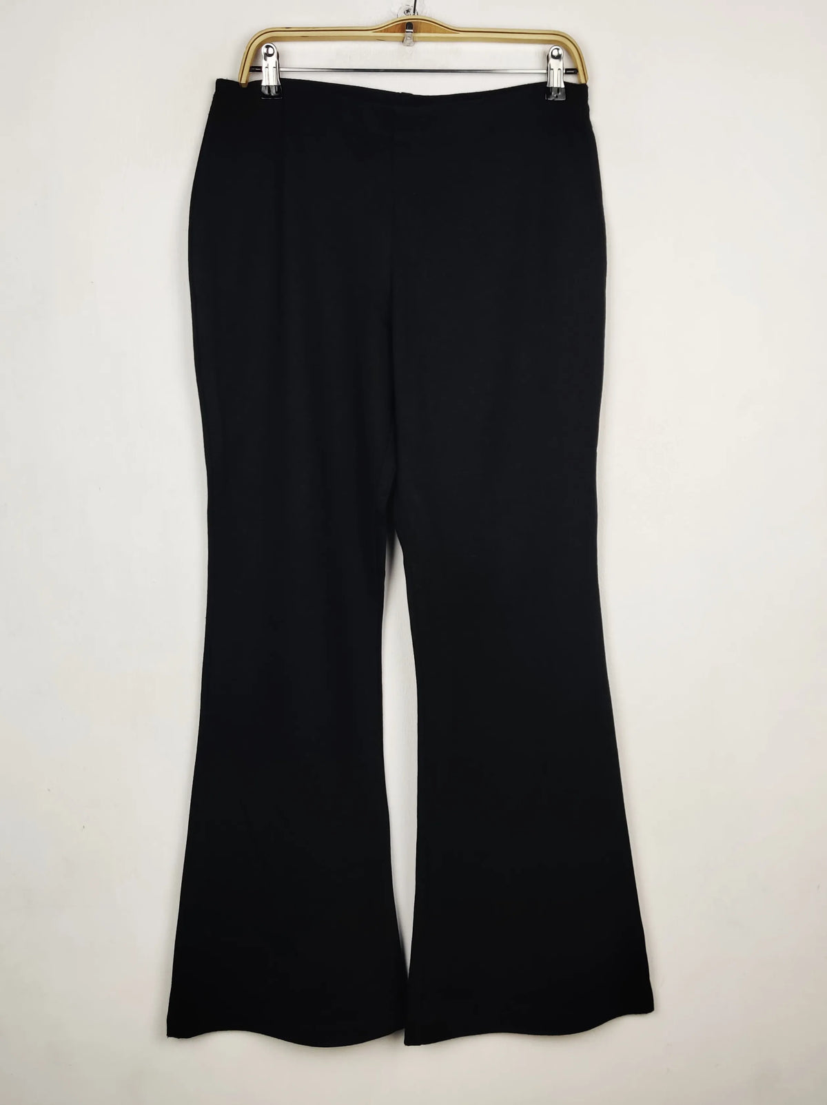 Buy online pre-used pre-loved 100% authentic & Original branded Marks & Spencer (TT-4148) available in Pakistan. Top international brands avilable.