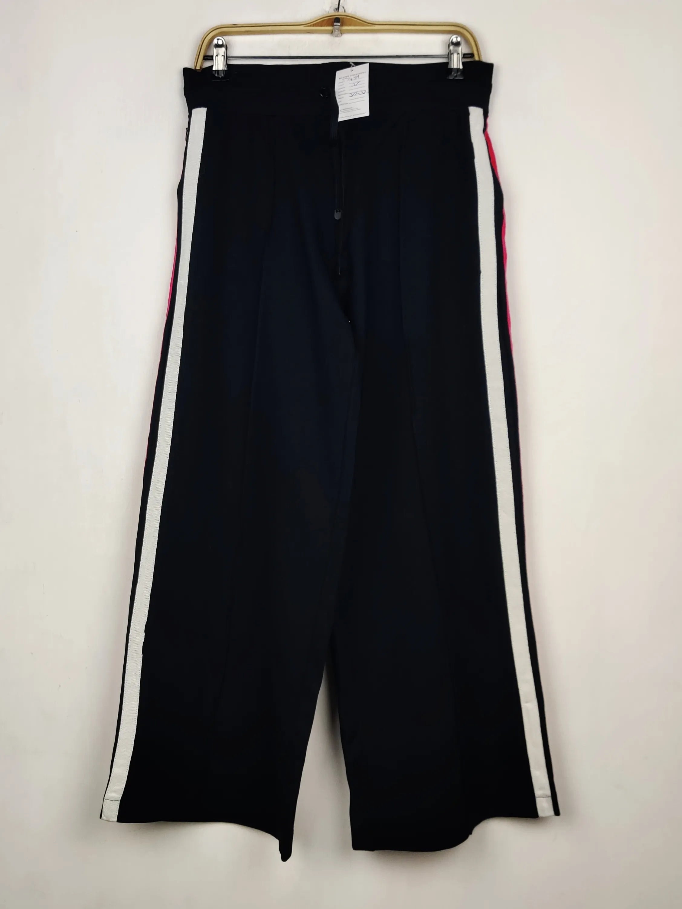Buy online pre-used pre-loved 100% authentic & Original branded Marks & Spencer (TT-4159) available in Pakistan. Top international brands avilable.
