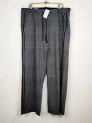 Buy online pre-used pre-loved 100% authentic & Original branded Marks & Spencer (TT-4170) available in Pakistan. Top international brands avilable.