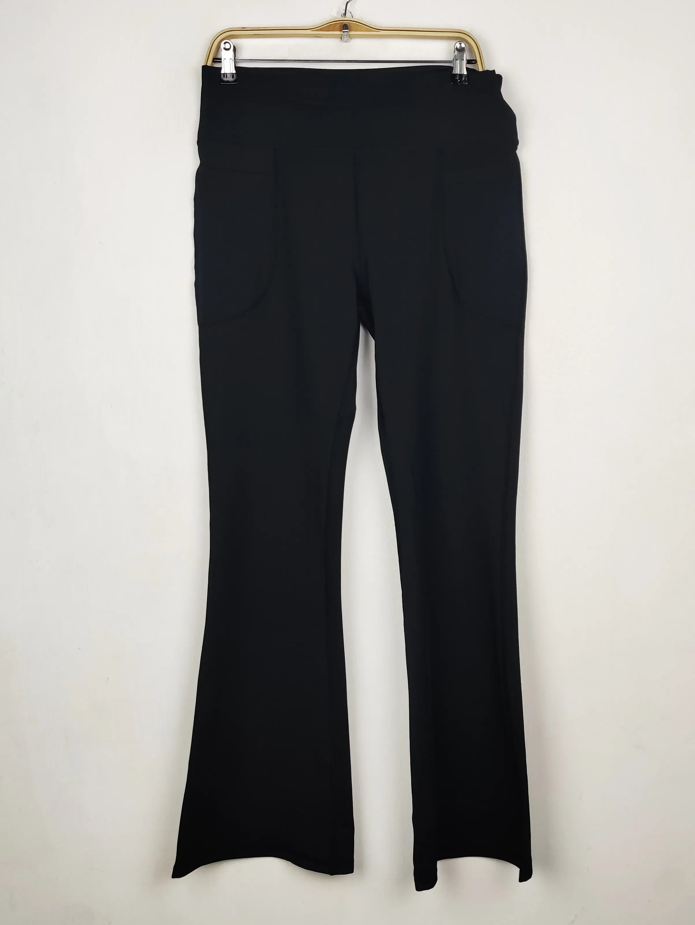 Buy online pre-used pre-loved 100% authentic & Original branded Unknown Brand (TT-4201) available in Pakistan. Top international brands avilable.