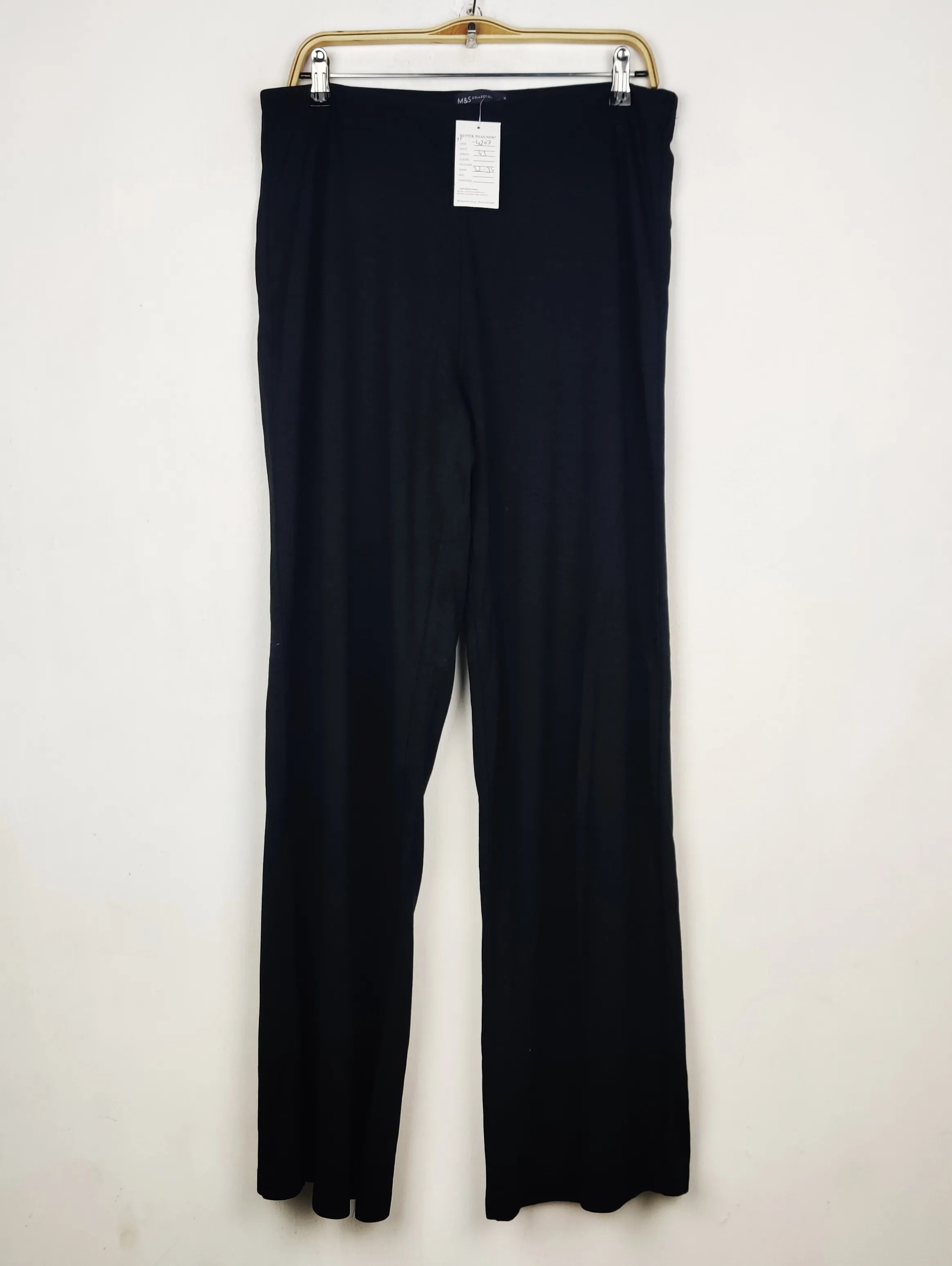 Buy online pre-used pre-loved 100% authentic & Original branded Marks & Spencer (TT-4207) available in Pakistan. Top international brands avilable.