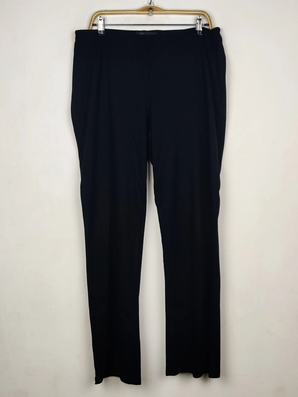 Buy online pre-used pre-loved 100% authentic & Original branded Marks & Spencer (TT-4209) available in Pakistan. Top international brands avilable.