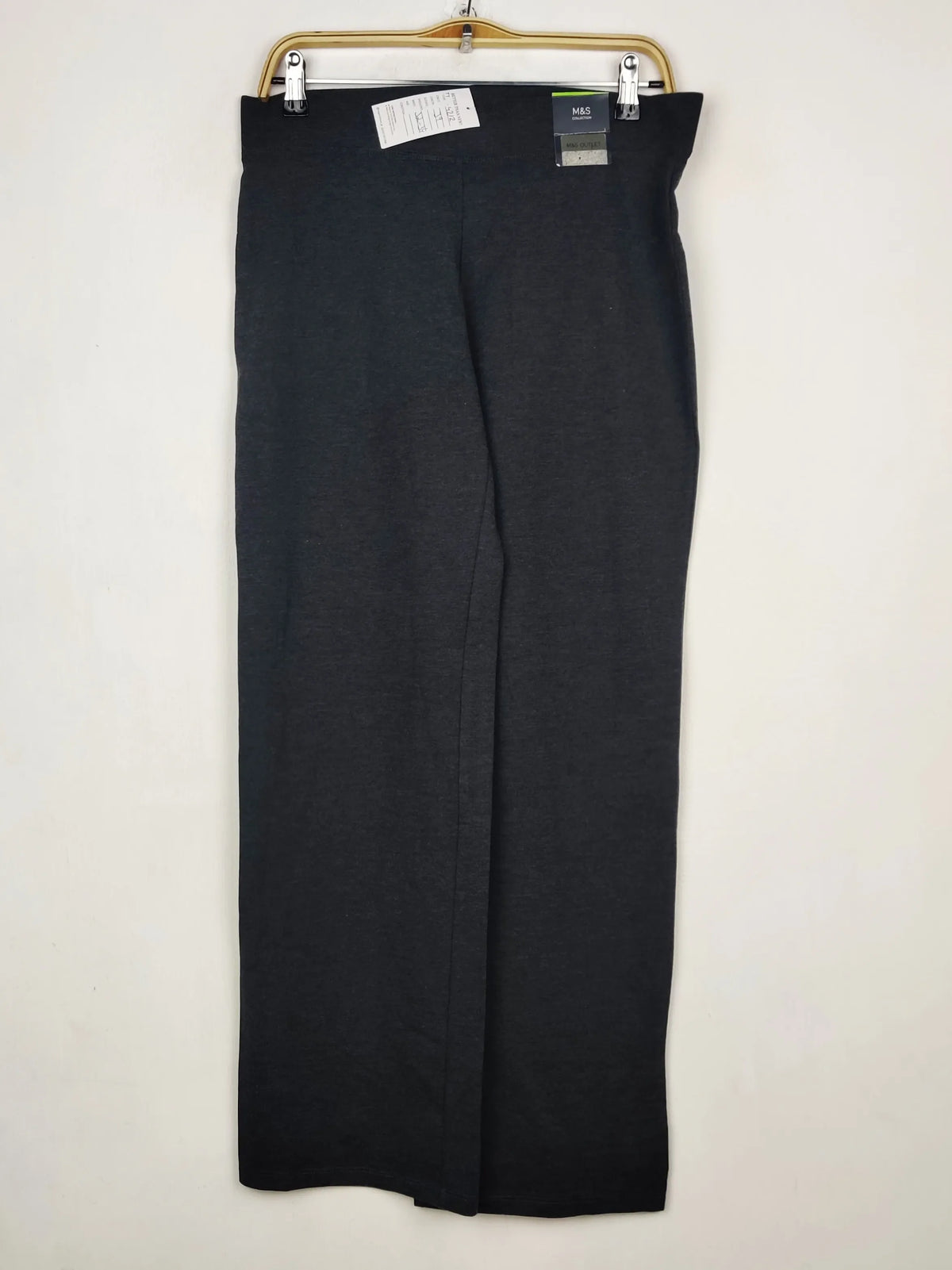 Buy online pre-used pre-loved 100% authentic & Original branded Marks & Spencer (TT-4212) available in Pakistan. Top international brands avilable.