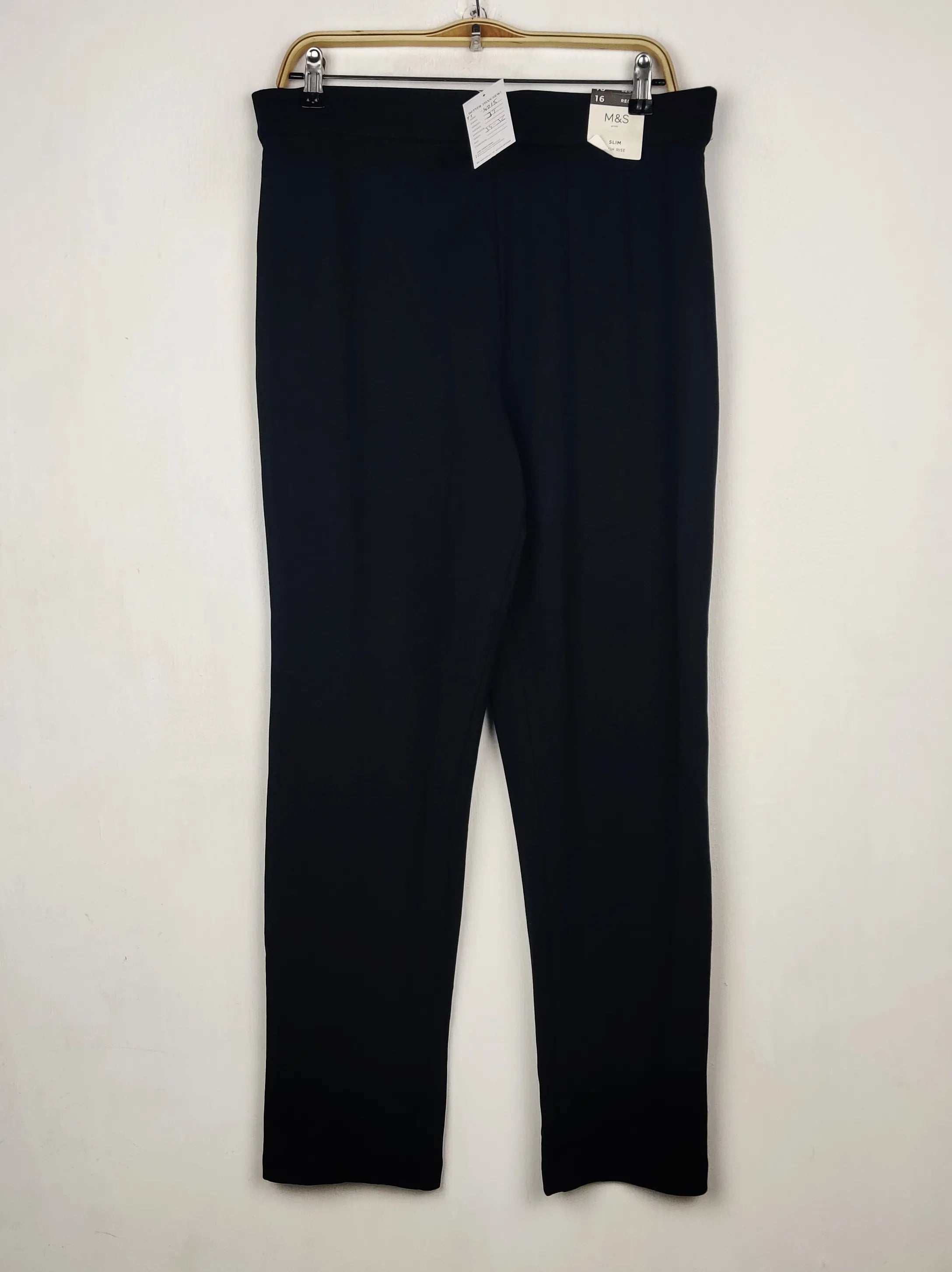 Buy online pre-used pre-loved 100% authentic & Original branded Marks & Spencer (TT-4215) available in Pakistan. Top international brands avilable.