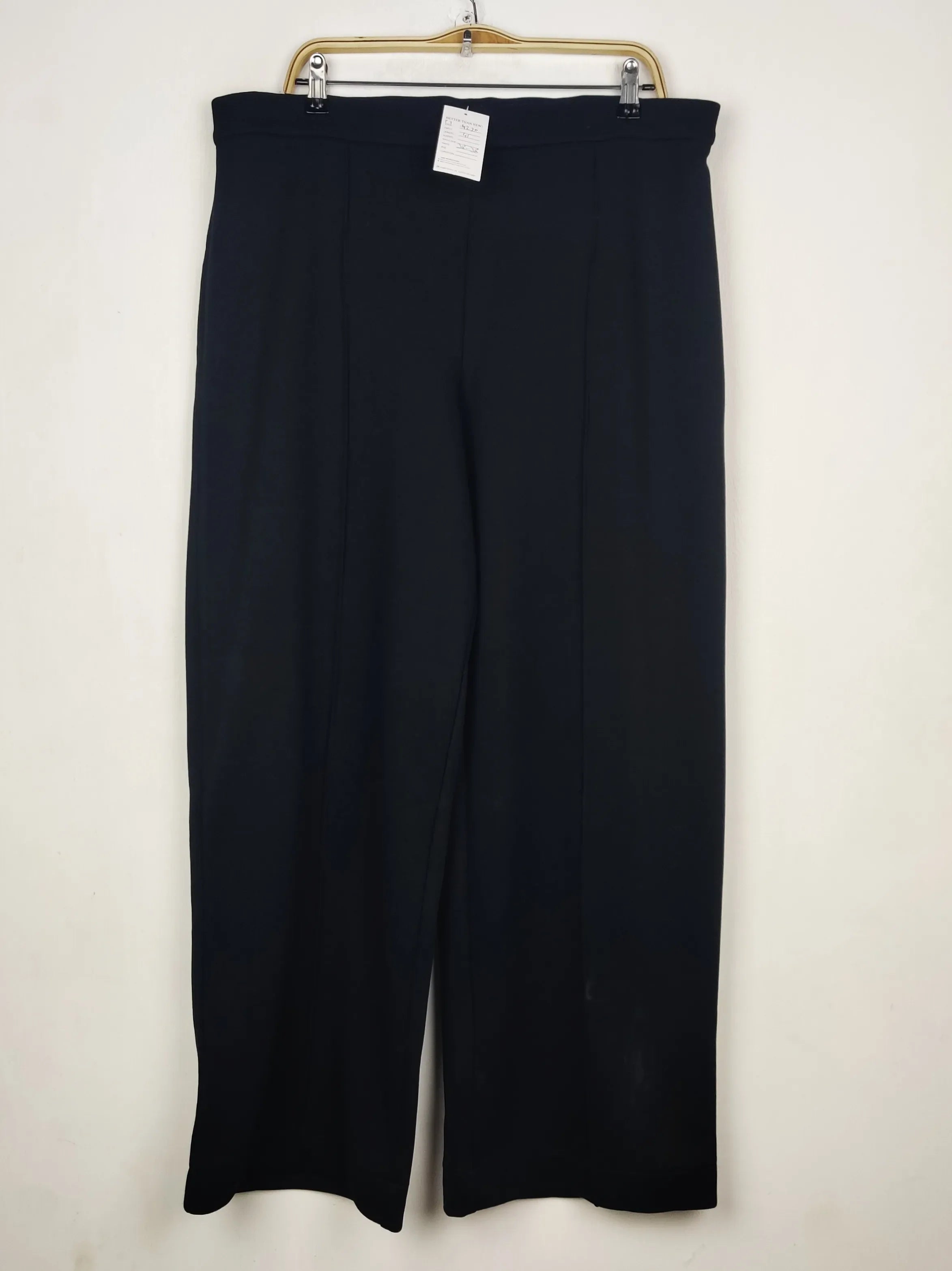Buy online pre-used pre-loved 100% authentic & Original branded Marks & Spencer (TT-4220) available in Pakistan. Top international brands avilable.