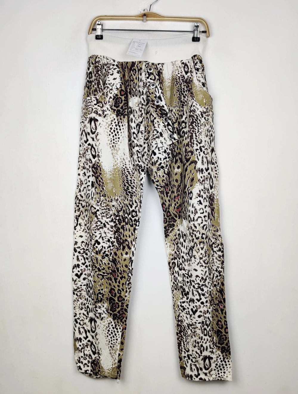 Buy online pre-used pre-loved 100% authentic & Original branded New Collection (TT-4241) available in Pakistan. Top international brands avilable.