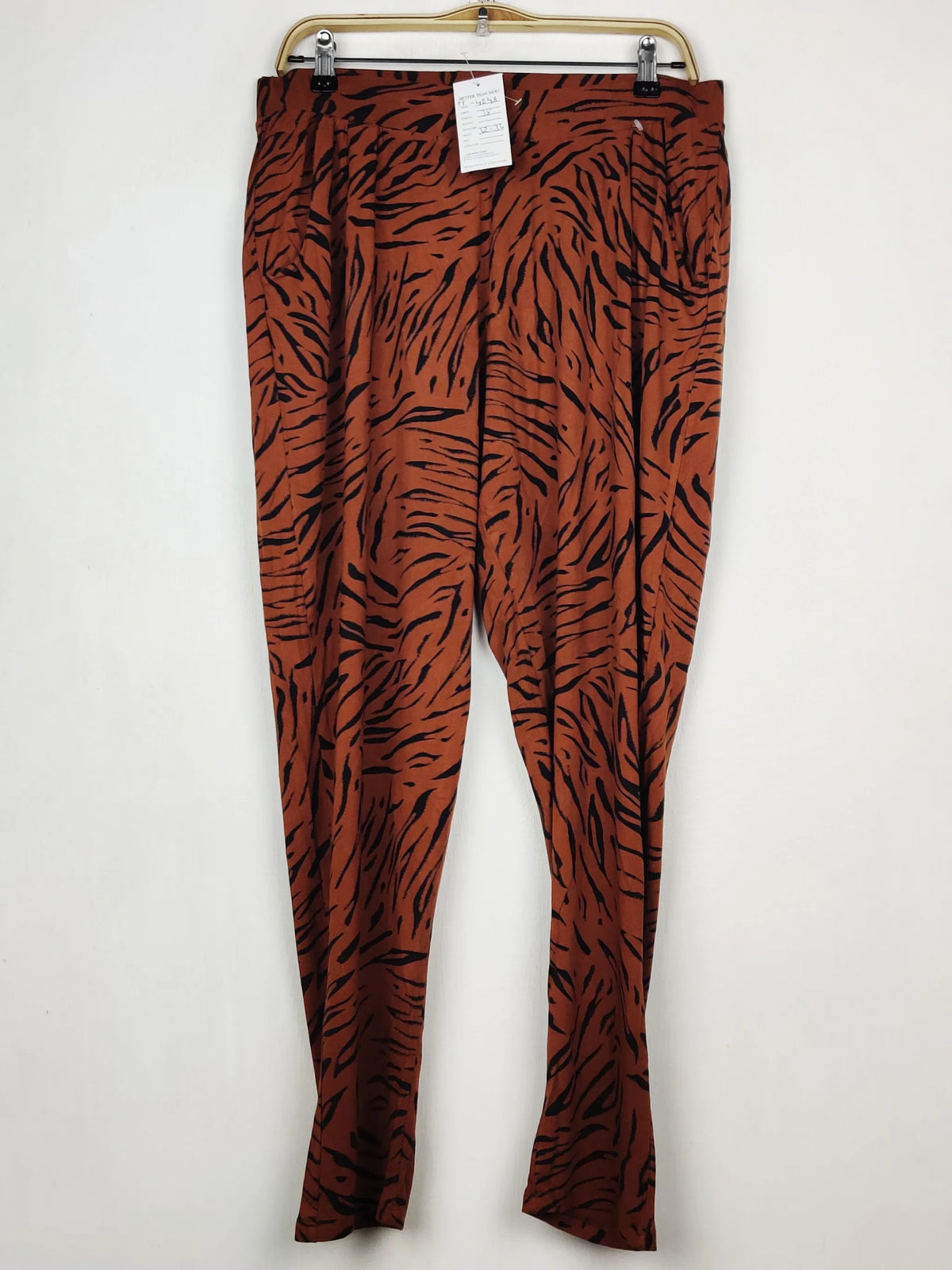 Buy online pre-used pre-loved 100% authentic & Original branded Marks & Spencer (TT-4243) available in Pakistan. Top international brands avilable.