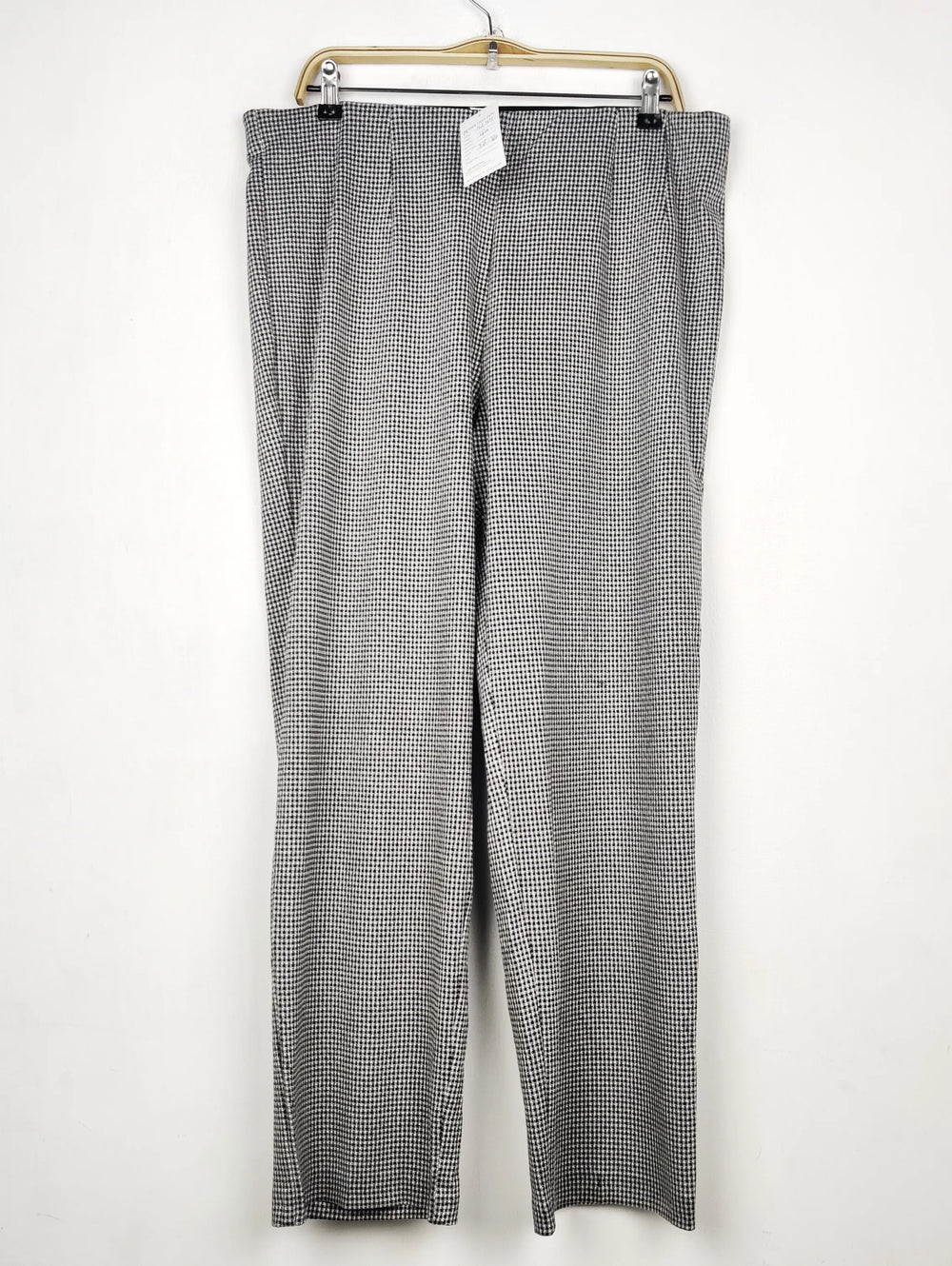 Buy online pre-used pre-loved 100% authentic & Original branded Marks & Spencer (TT-4244) available in Pakistan. Top international brands avilable.
