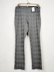 Buy online pre-used pre-loved 100% authentic & Original branded H&M (TT-4256) available in Pakistan. Top international brands avilable.