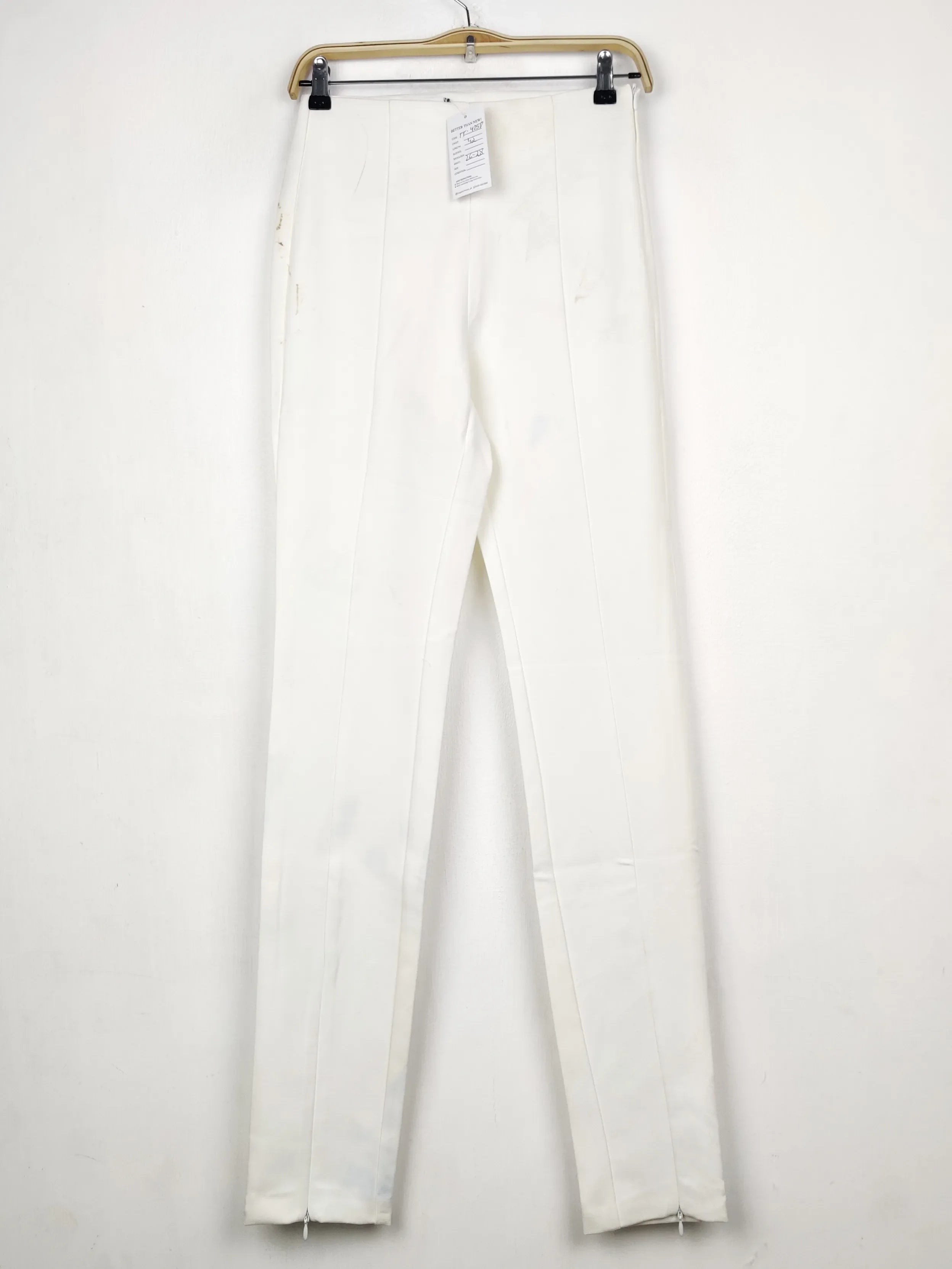 Buy online pre-used pre-loved 100% authentic & Original branded Unknown Brand (TT-4258) available in Pakistan. Top international brands avilable.