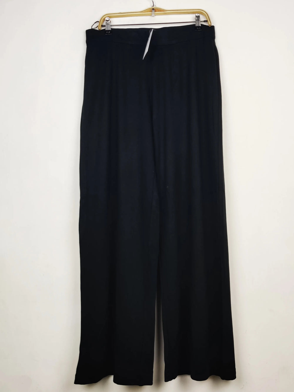 Buy online pre-used pre-loved 100% authentic & Original branded Marks & Spencer (TT-4266) available in Pakistan. Top international brands avilable.