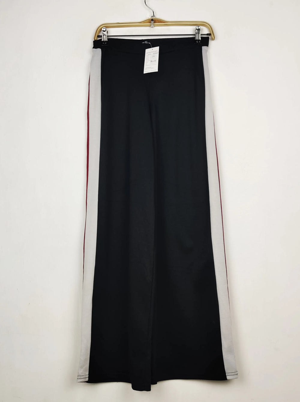 Buy online pre-used pre-loved 100% authentic & Original branded Primark (TT-4267) available in Pakistan. Top international brands avilable.