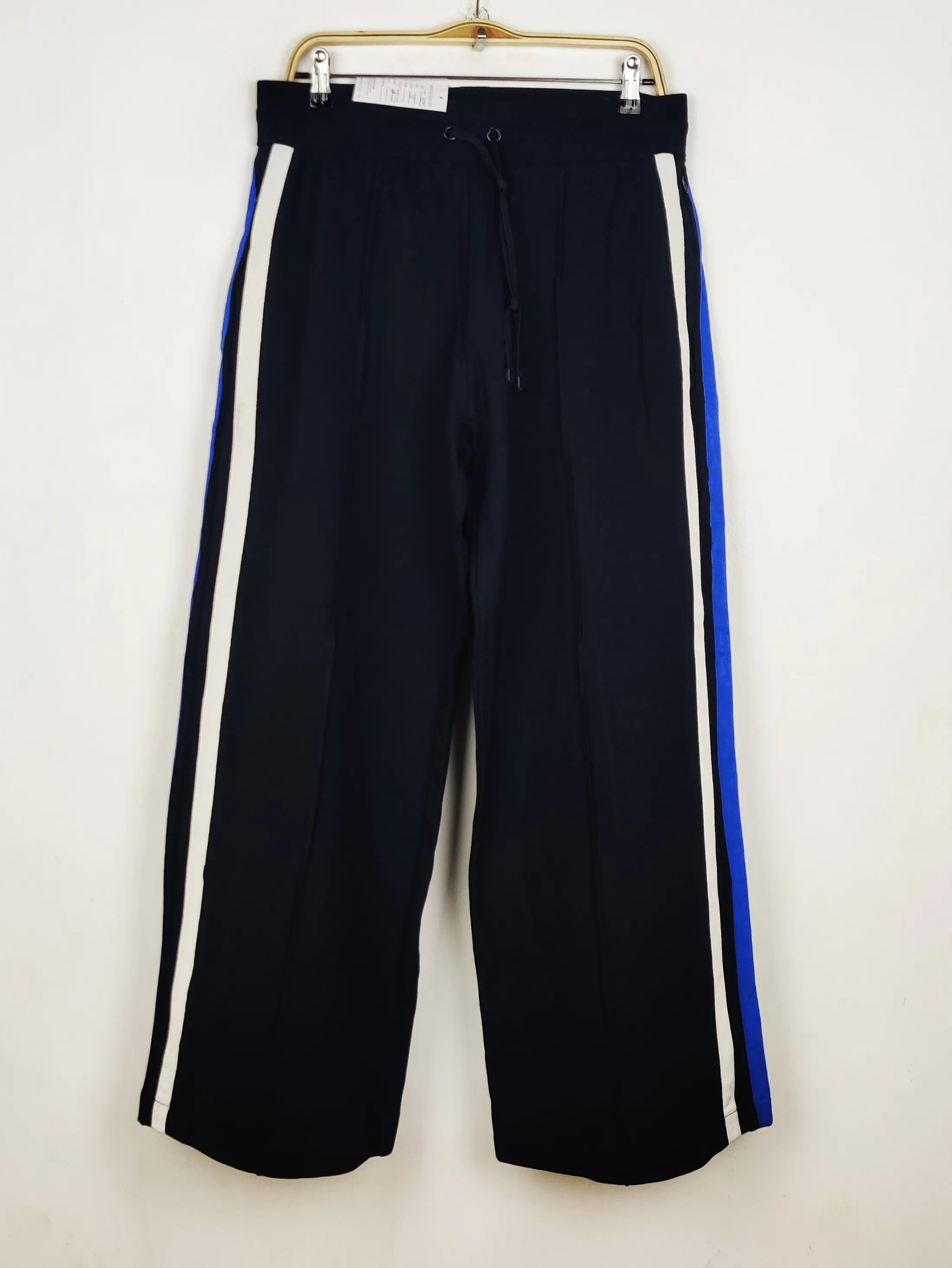 Buy online pre-used pre-loved 100% authentic & Original branded Marks & Spencer (TT-4293) available in Pakistan. Top international brands avilable.