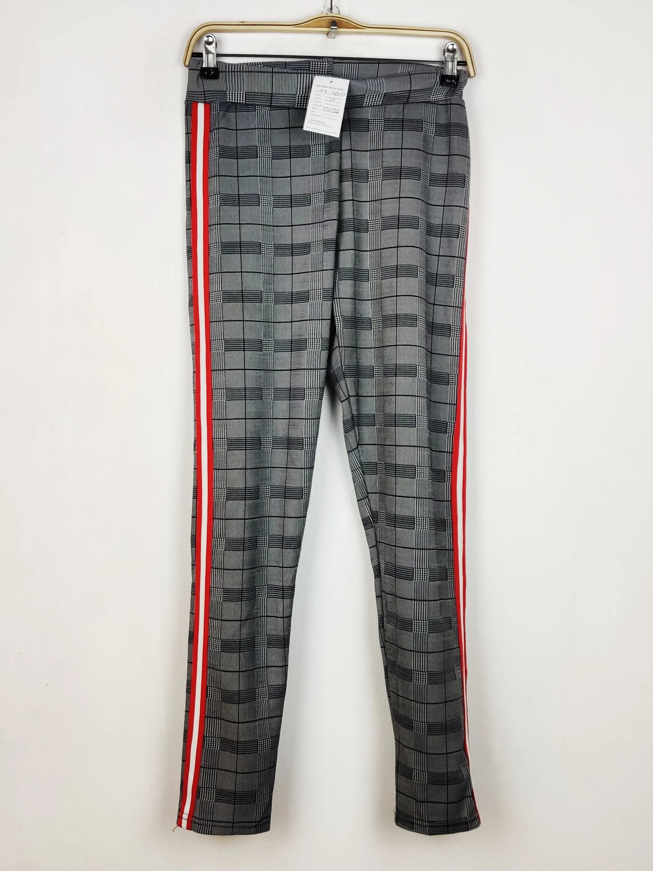 Buy online pre-used pre-loved 100% authentic & Original branded Unknown Brand (TT-4303) available in Pakistan. Top international brands avilable.