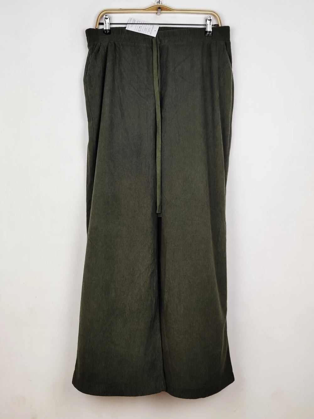 Buy online pre-used pre-loved 100% authentic & Original branded Unknown Brand (TT-4315) available in Pakistan. Top international brands avilable.