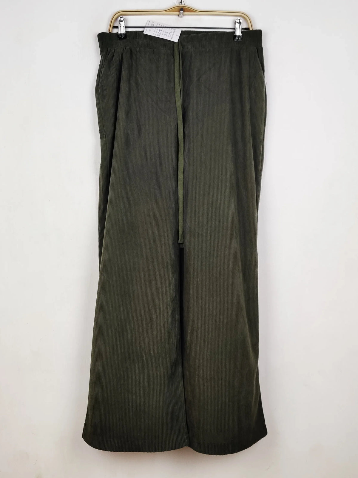 Buy online pre-used pre-loved 100% authentic & Original branded Unknown Brand (TT-4315) available in Pakistan. Top international brands avilable.