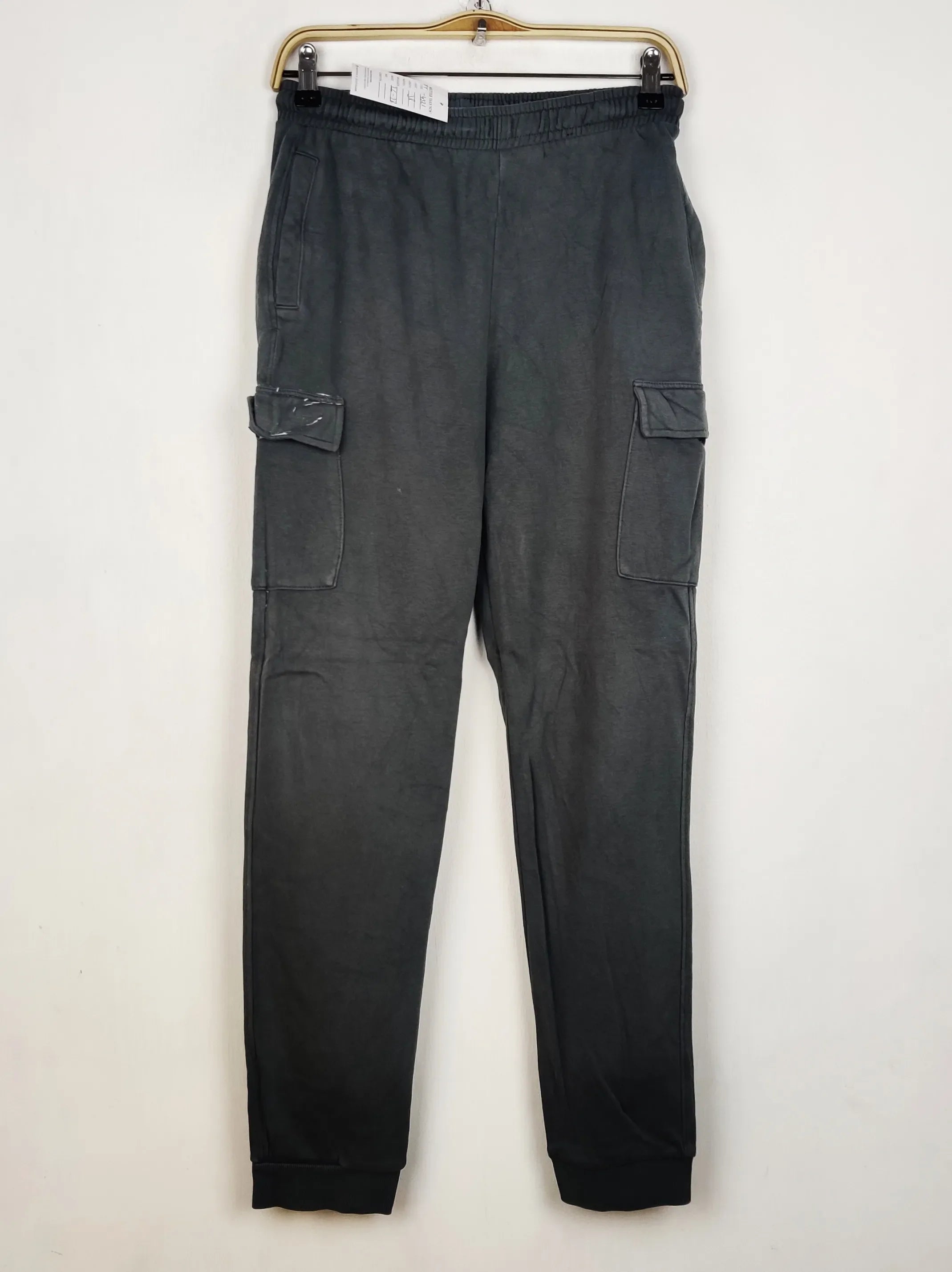 Buy online pre-used pre-loved 100% authentic & Original branded Unknown Brand (TT-4321) available in Pakistan. Top international brands avilable.