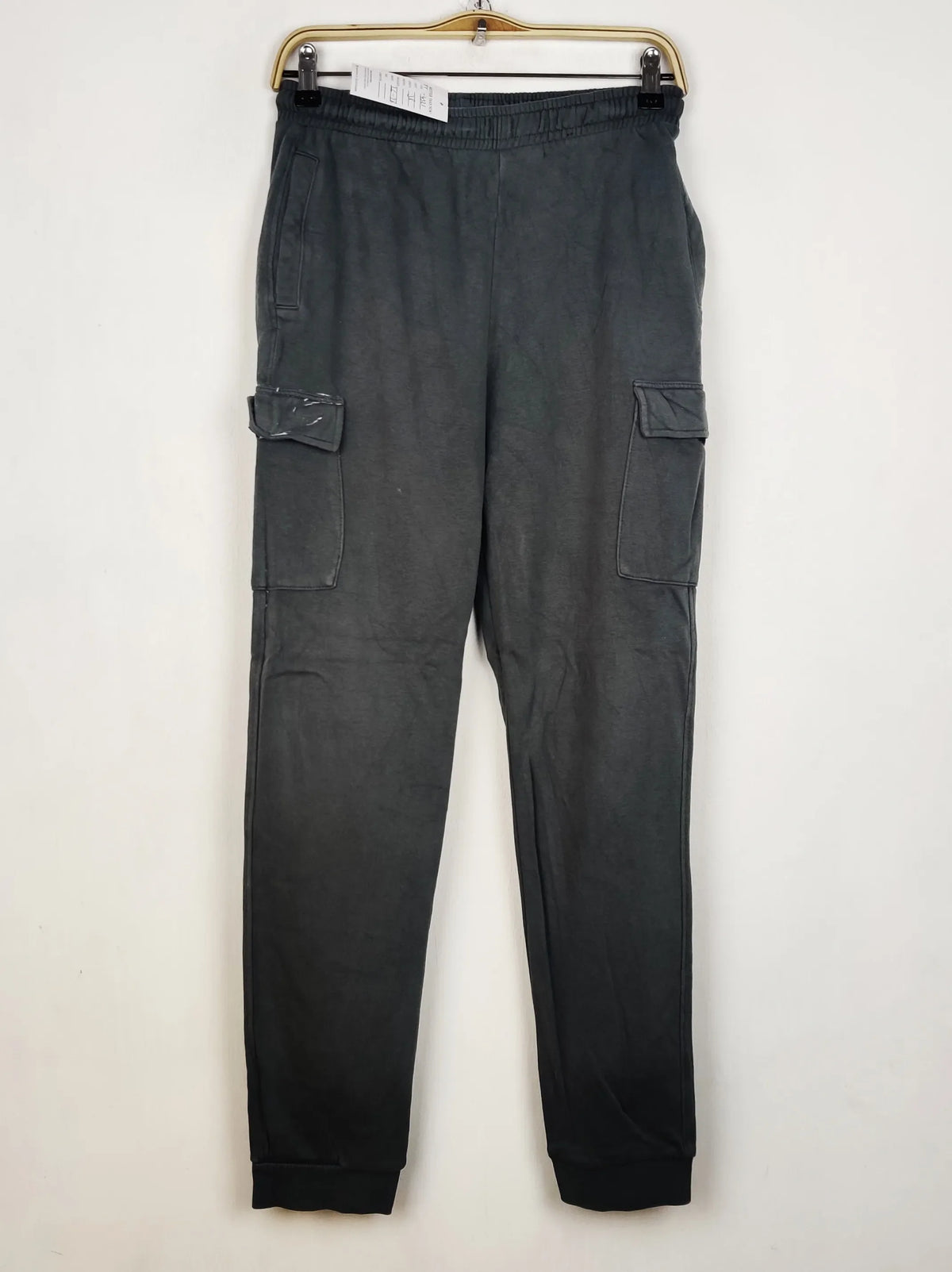 Buy online pre-used pre-loved 100% authentic & Original branded Unknown Brand (TT-4321) available in Pakistan. Top international brands avilable.