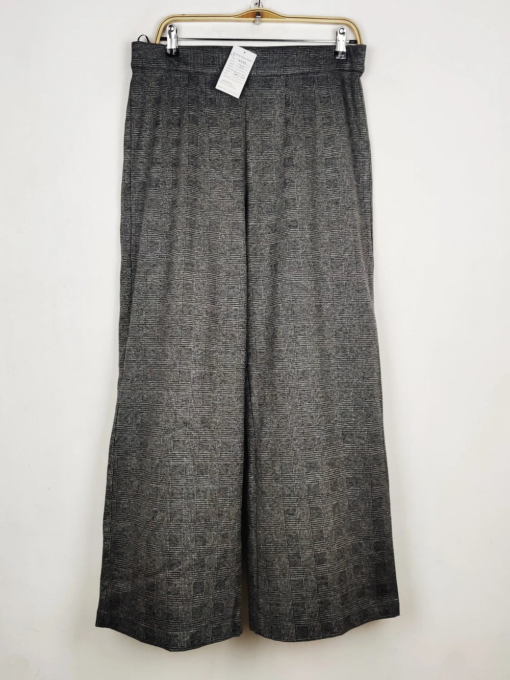 Buy online pre-used pre-loved 100% authentic & Original branded Marks & Spencer (TT-4332) available in Pakistan. Top international brands avilable.
