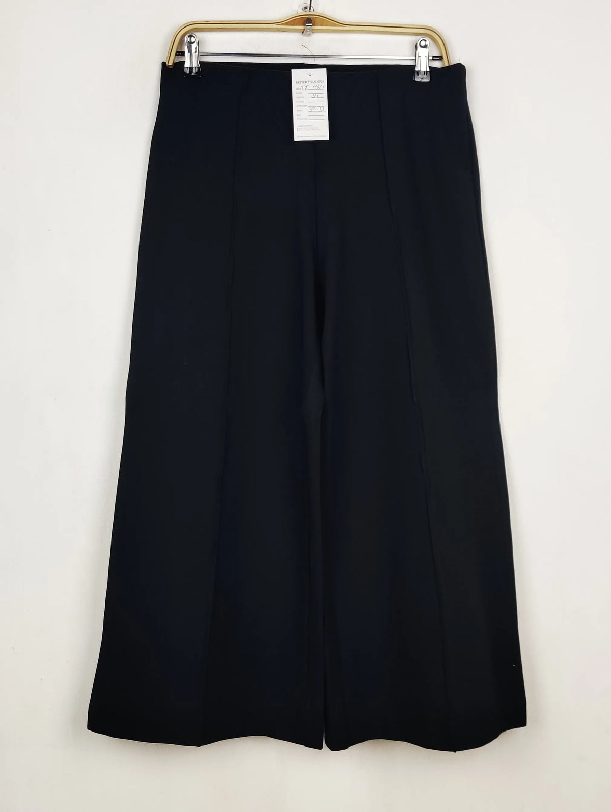 Buy online pre-used pre-loved 100% authentic & Original branded Marks & Spencer (TT-4361) available in Pakistan. Top international brands avilable.