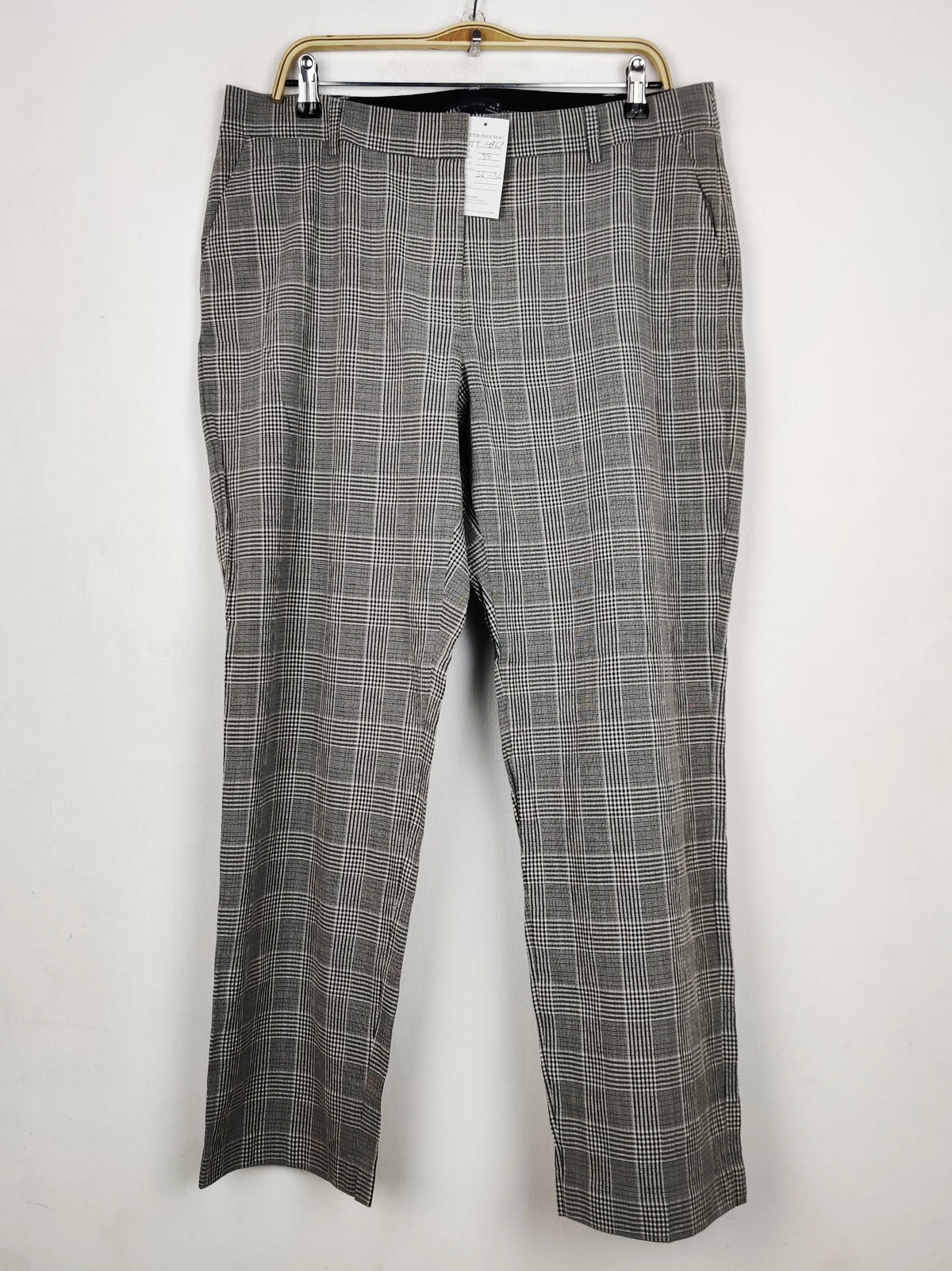 Buy online pre-used pre-loved 100% authentic & Original branded Marks & Spencer (TT-4367) available in Pakistan. Top international brands avilable.