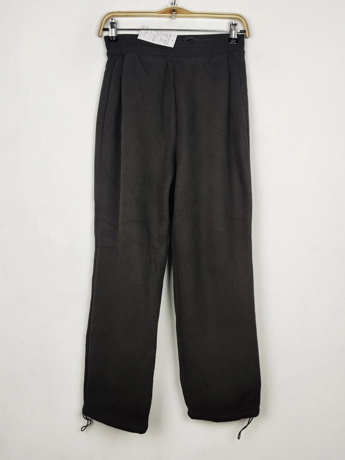 Buy online pre-used pre-loved 100% authentic & Original branded Unknown Brand (TT-4371) available in Pakistan. Top international brands avilable.