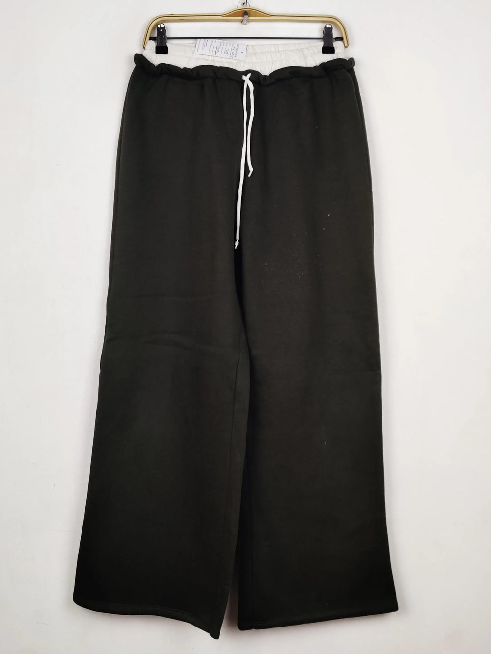 Buy online pre-used pre-loved 100% authentic & Original branded Unknown Brand (TT-4376) available in Pakistan. Top international brands avilable.