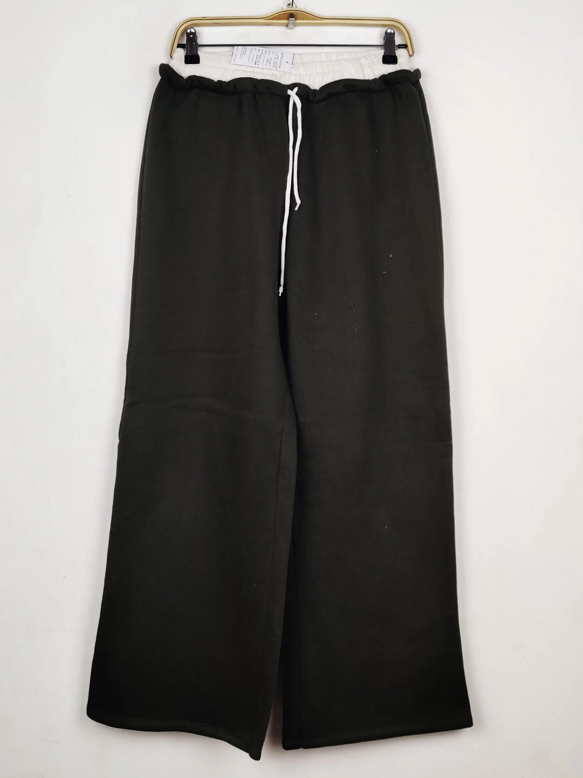 Buy online pre-used pre-loved 100% authentic & Original branded Unknown Brand (TT-4376) available in Pakistan. Top international brands avilable.