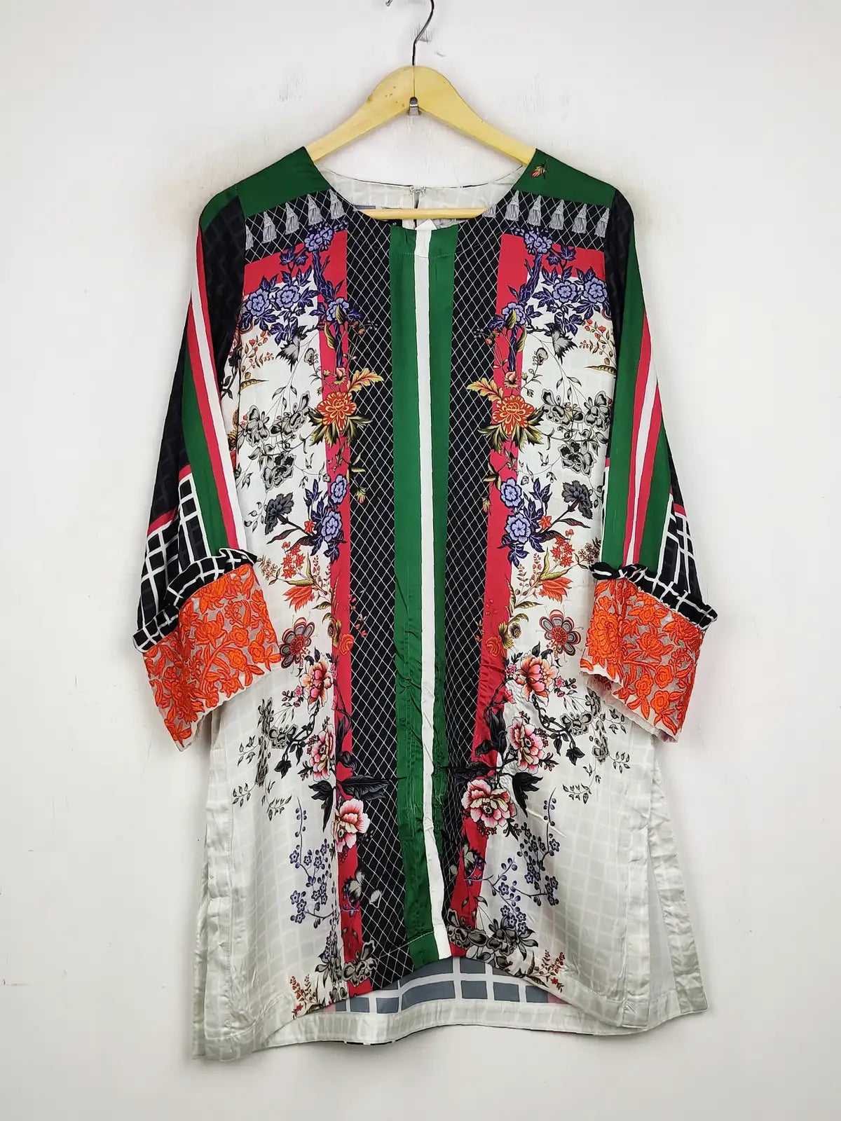 Buy online pre-used pre-loved 100% authentic & Original branded Khaadi (WBK-1004) available in Pakistan. Top international brands avilable.